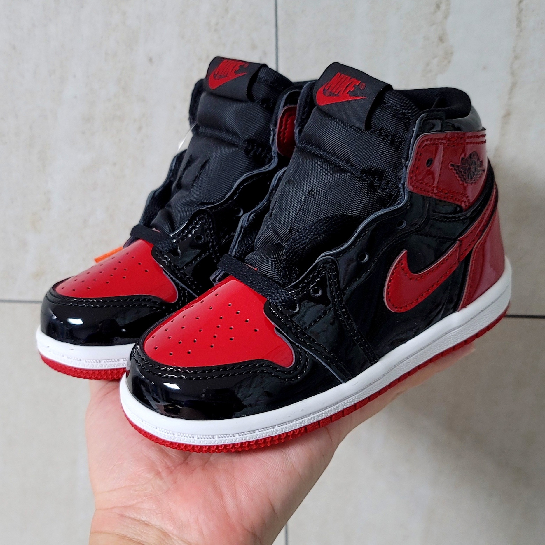 (TD) Jordan 1 Retro High OG Patent Bred 착용 스타일 - 3