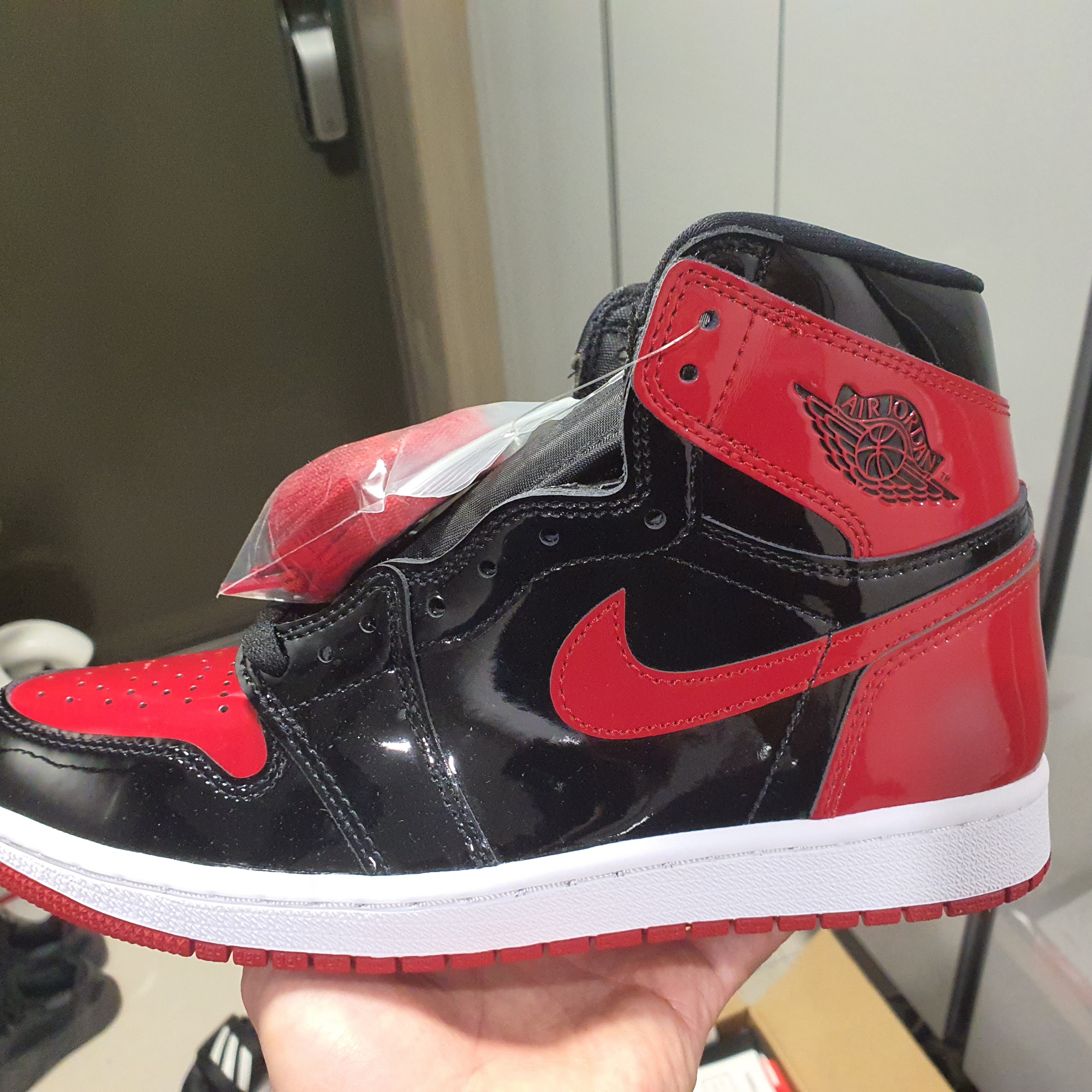 Jordan 1 Retro High OG Patent Bred 착용 스타일 - 2