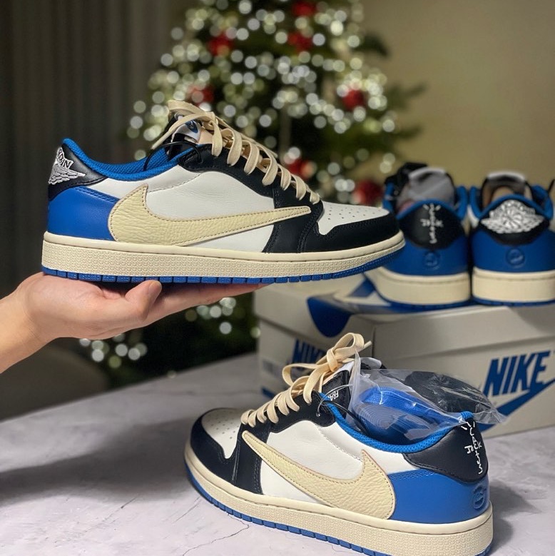 Jordan 1 x Travis Scott x Fragment Retro Low OG SP Military Blue 착용 스타일 - 3