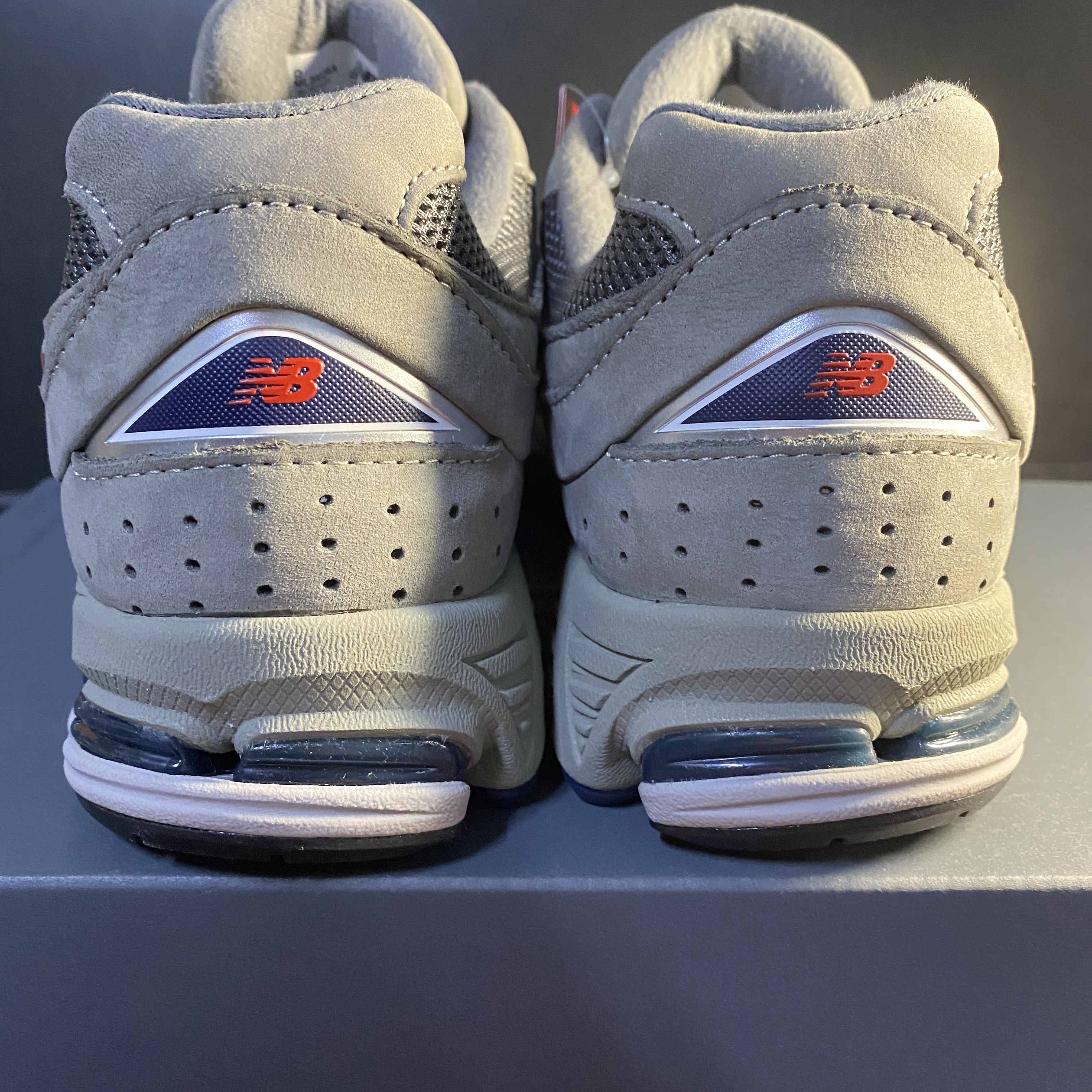 New Balance 2002R Gray 착용 스타일 - 3