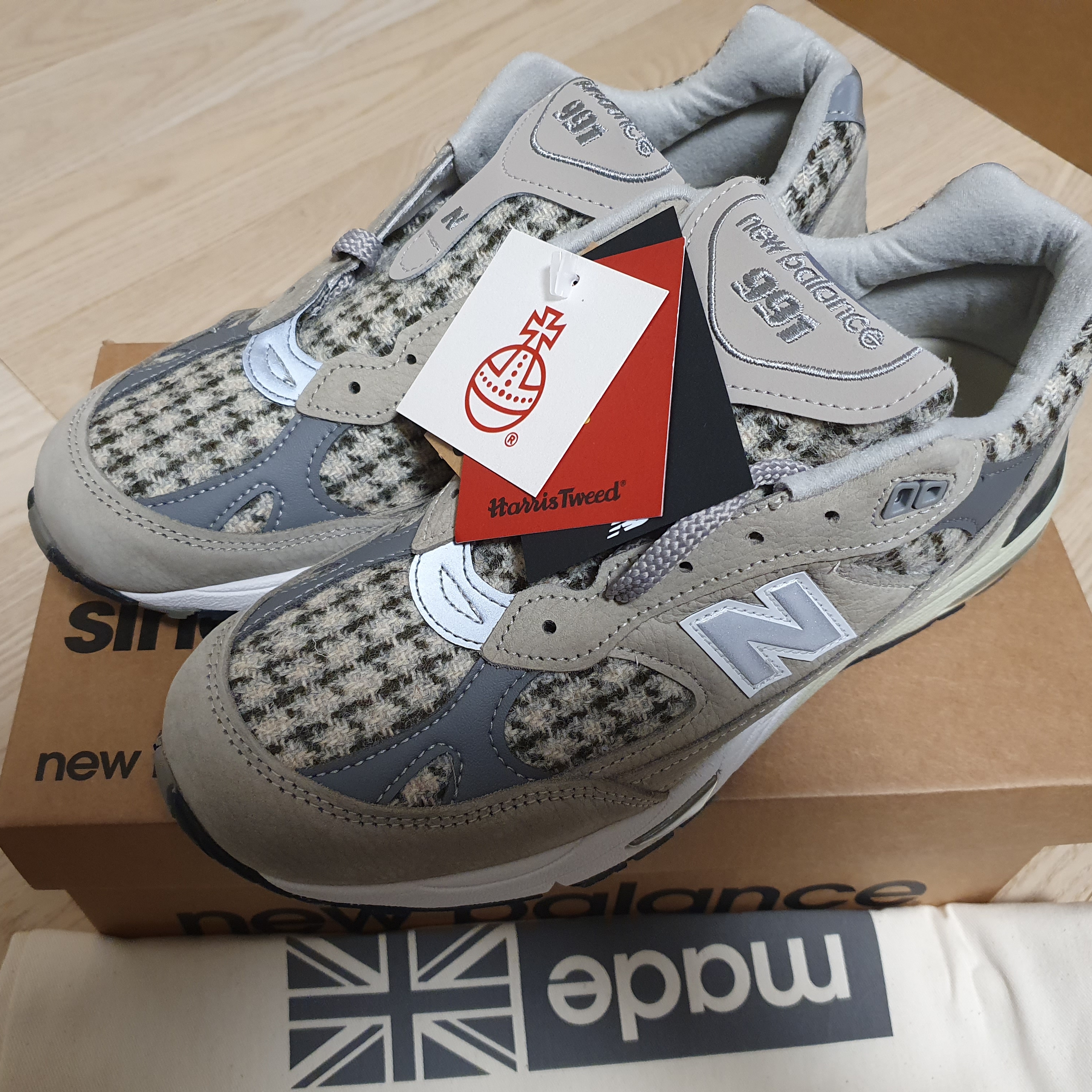 New Balance 991 Made in UK Beige Harris Tweed 착용 스타일 - 2