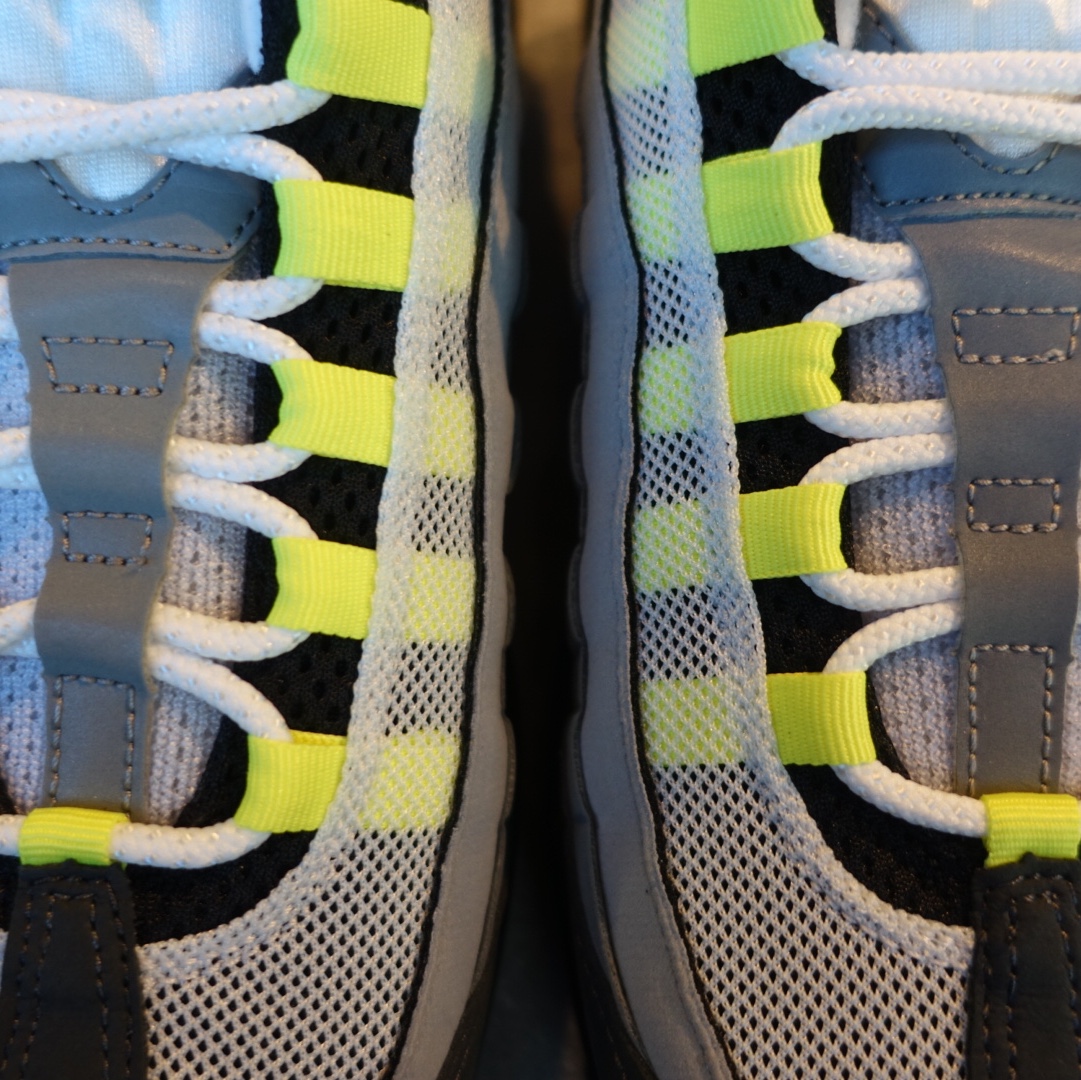 Nike Air Max 95 OG Neon Yellow 2020 착용 스타일 - 1