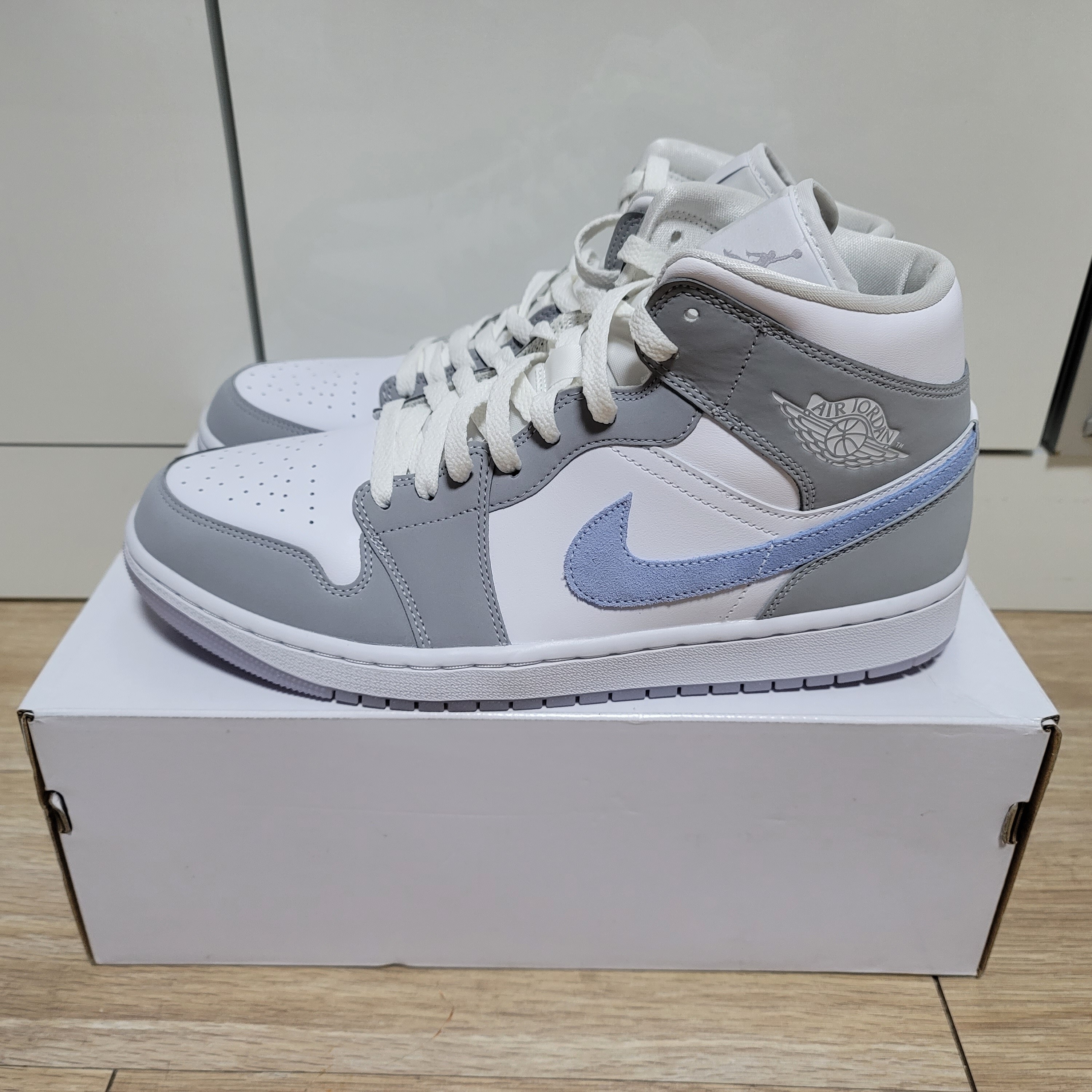 (W) Jordan 1 Mid Wolf Grey 착용 스타일 - 1