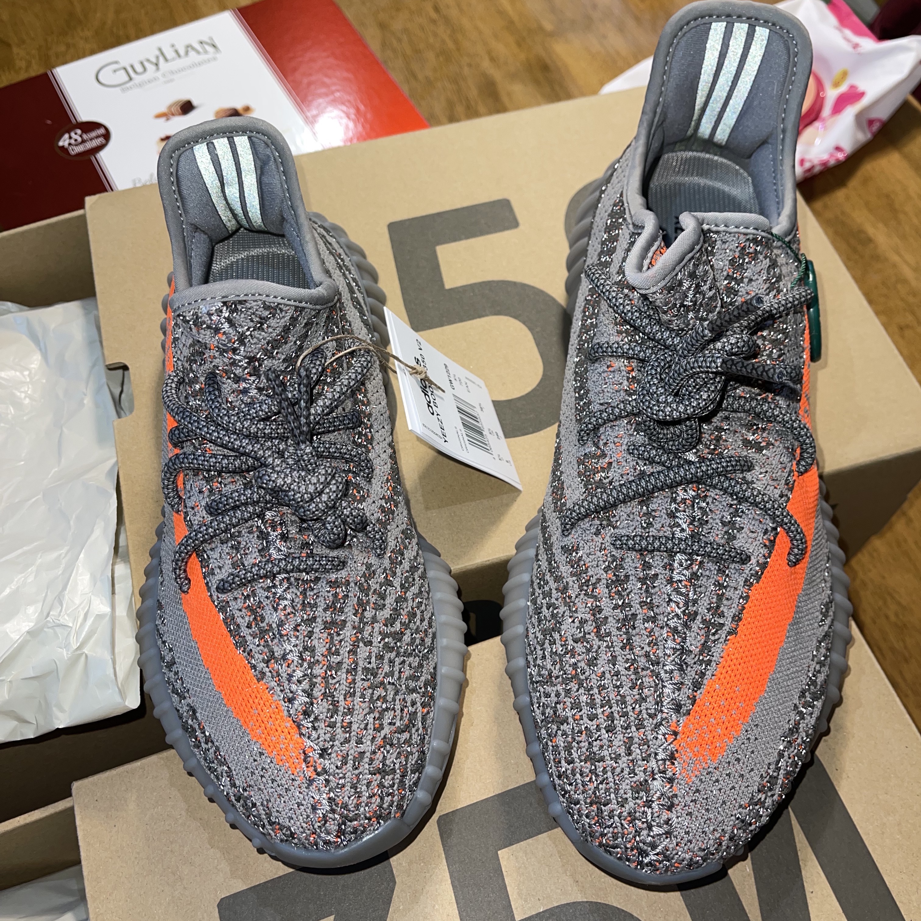 Adidas Yeezy Boost 350 V2 Beluga - Reflective 착용 스타일 - 3