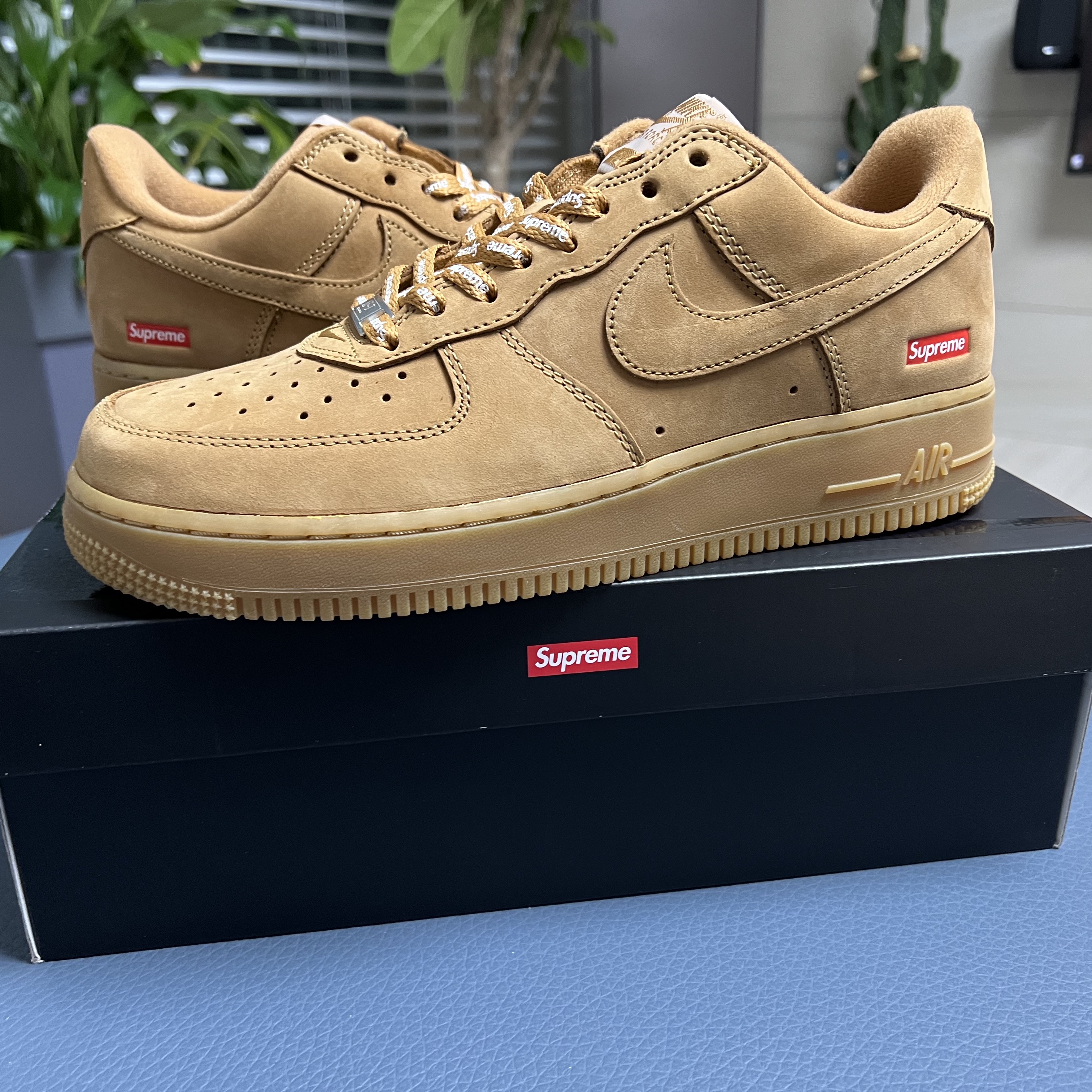 Nike x Supreme Air Force 1 Low Flax 착용 스타일