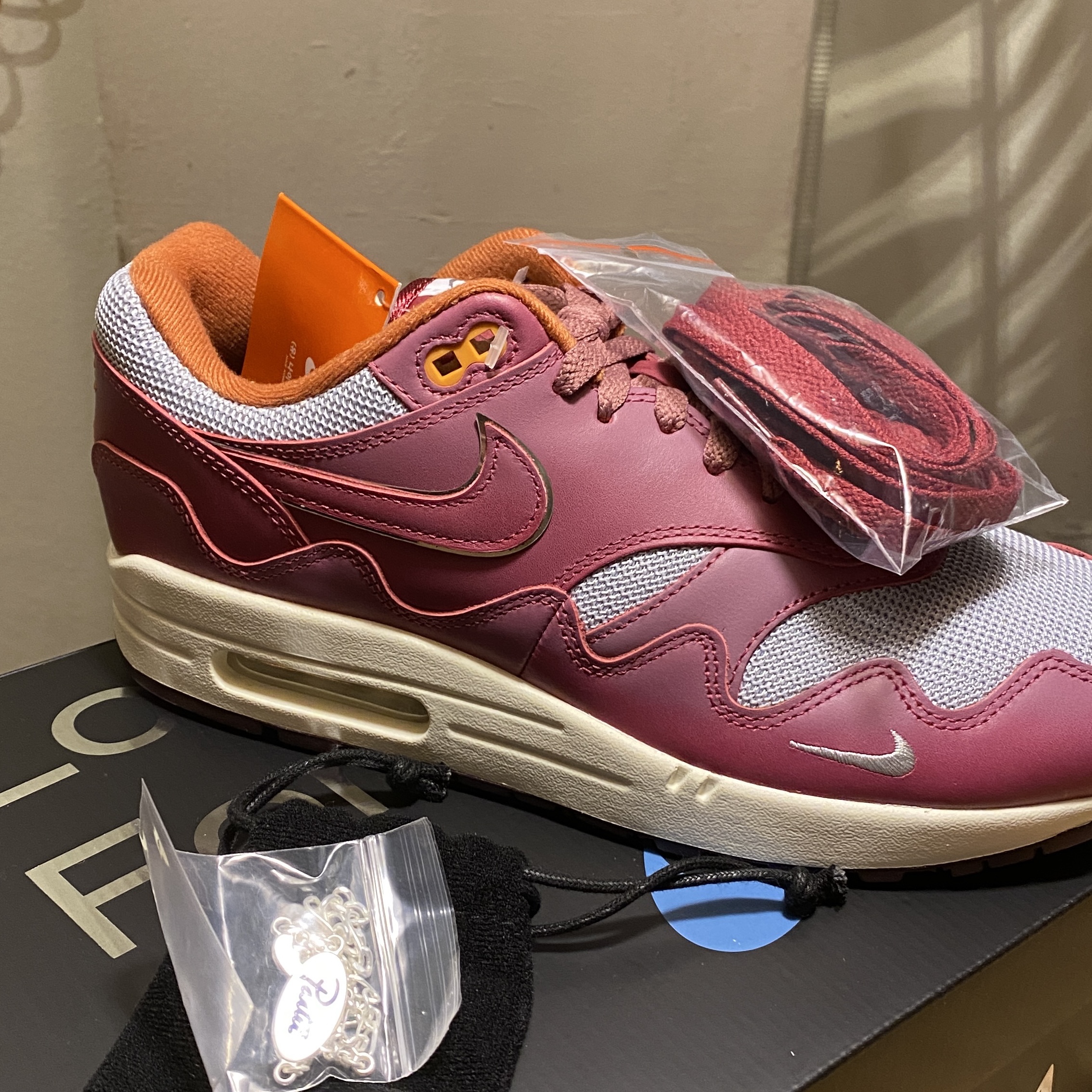 Nike x Patta Air Max 1 Night Maroon 착용 스타일