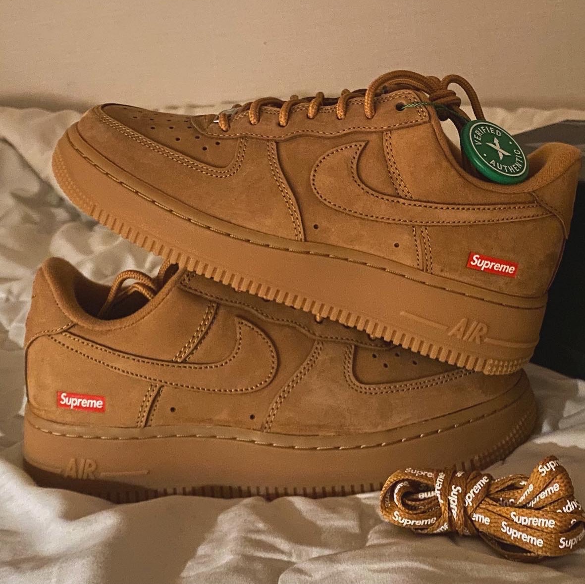 Nike x Supreme Air Force 1 Low Flax 착용 스타일 - 1