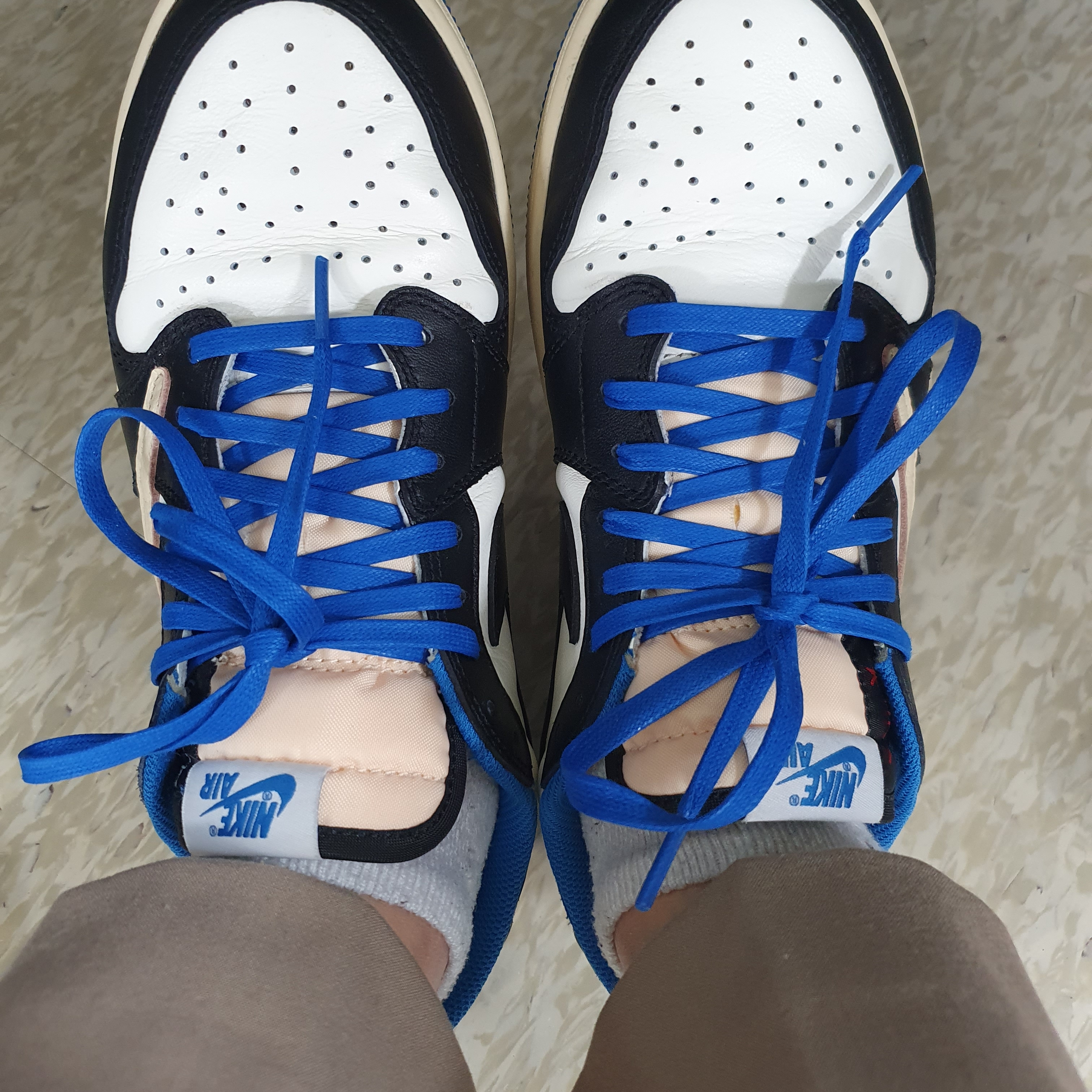 Jordan 1 x Travis Scott x Fragment Retro Low OG SP Military Blue 착용 스타일 - 2