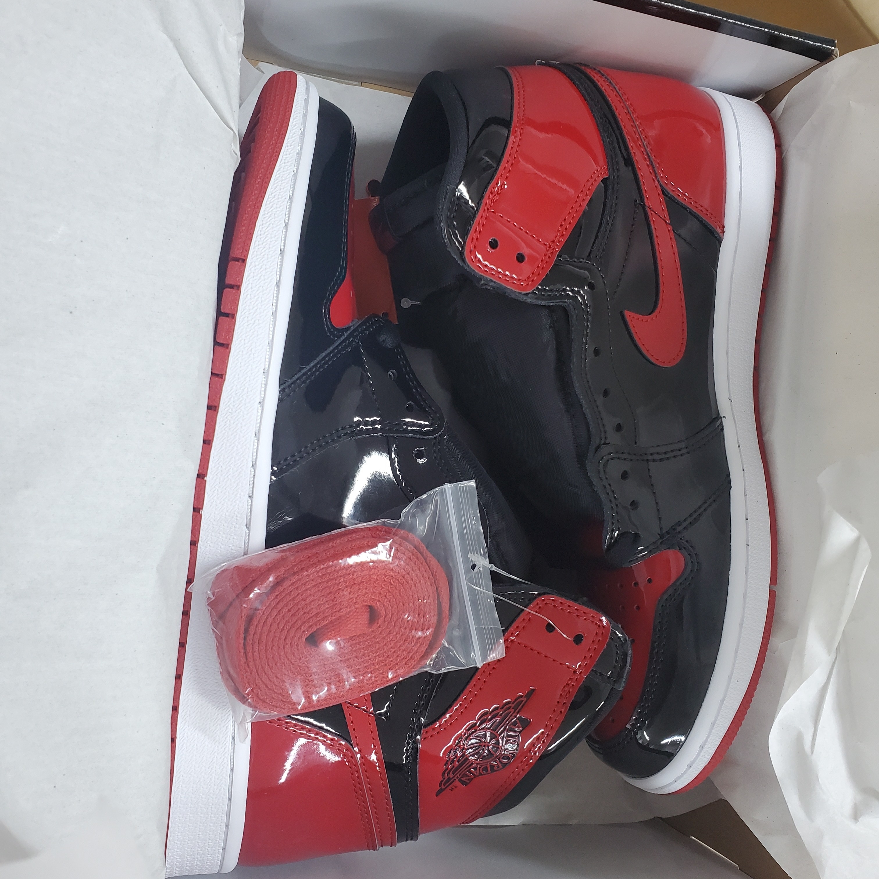 Jordan 1 Retro High OG Patent Bred 착용 스타일 - 1