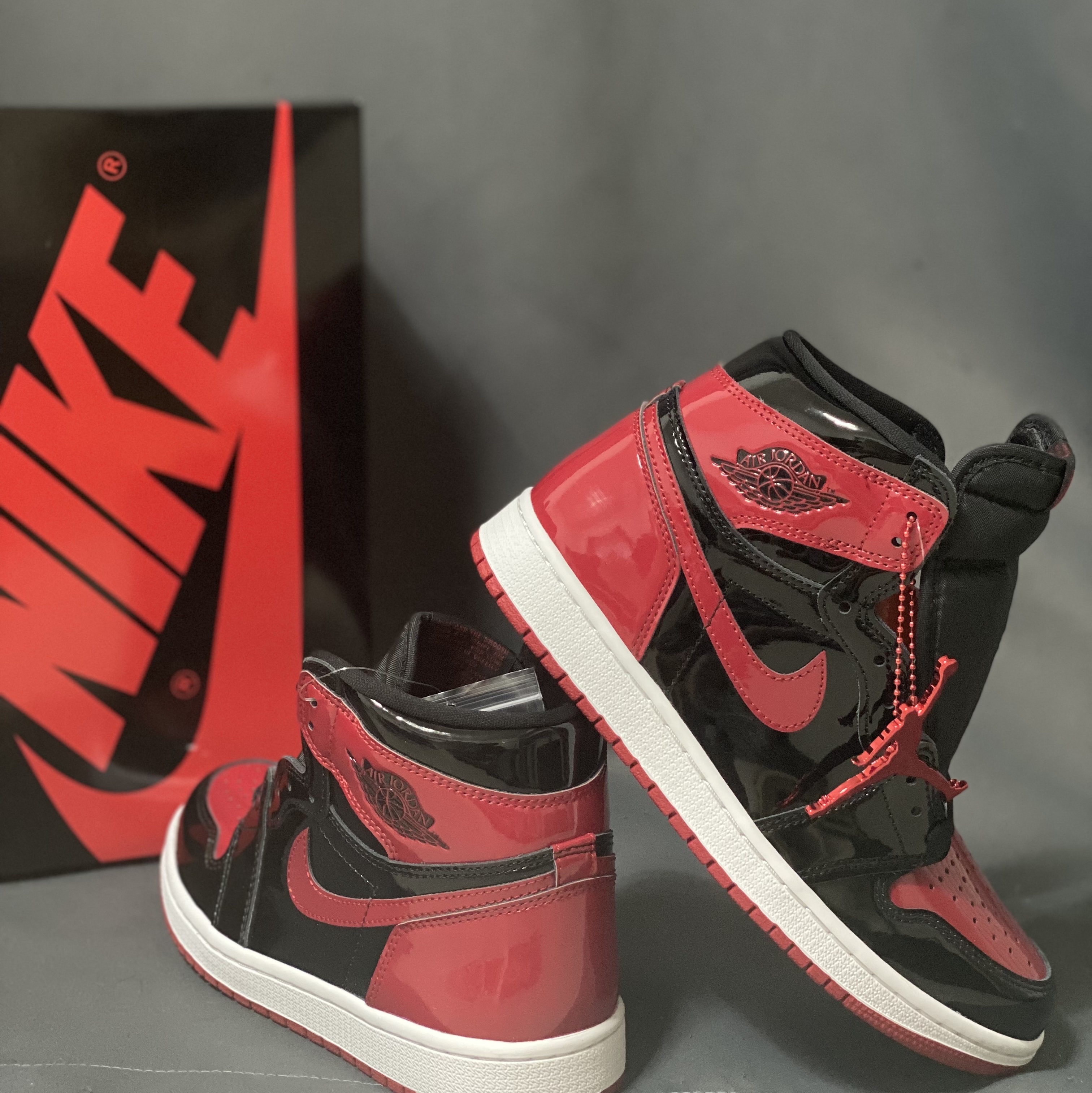 Jordan 1 Retro High OG Patent Bred 착용 스타일 - 4