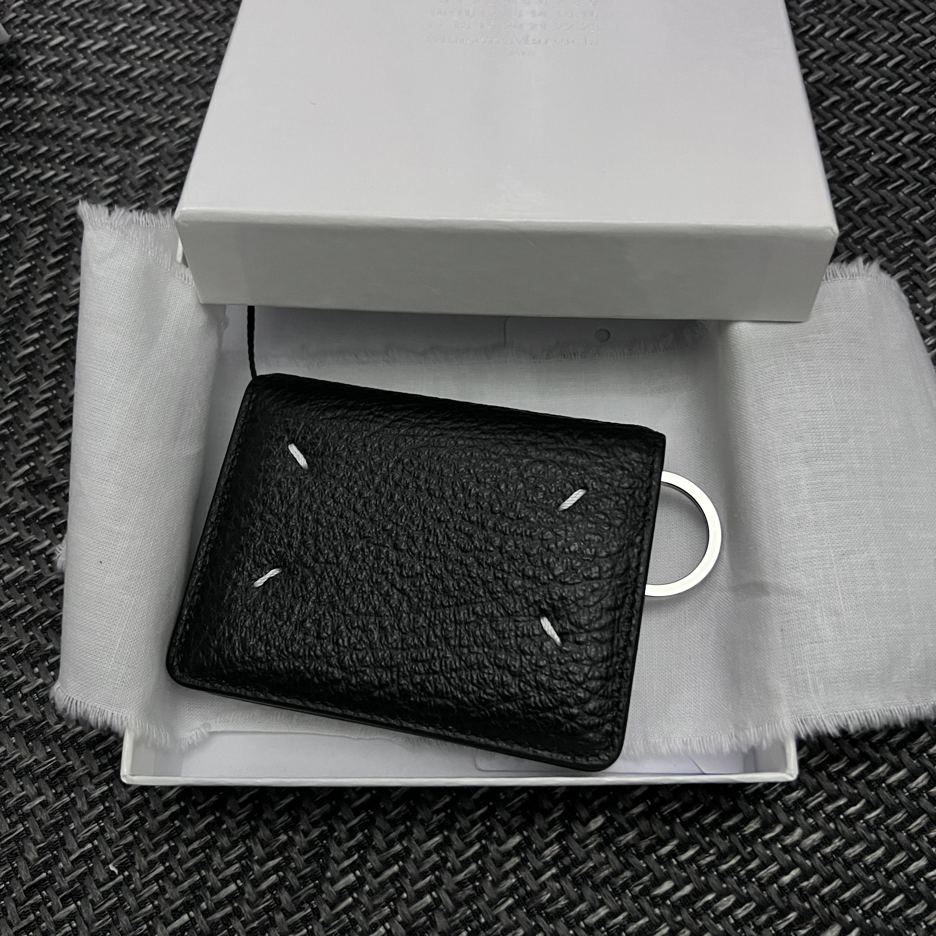 Maison Margiela Keyring Wallet Black 착용 스타일