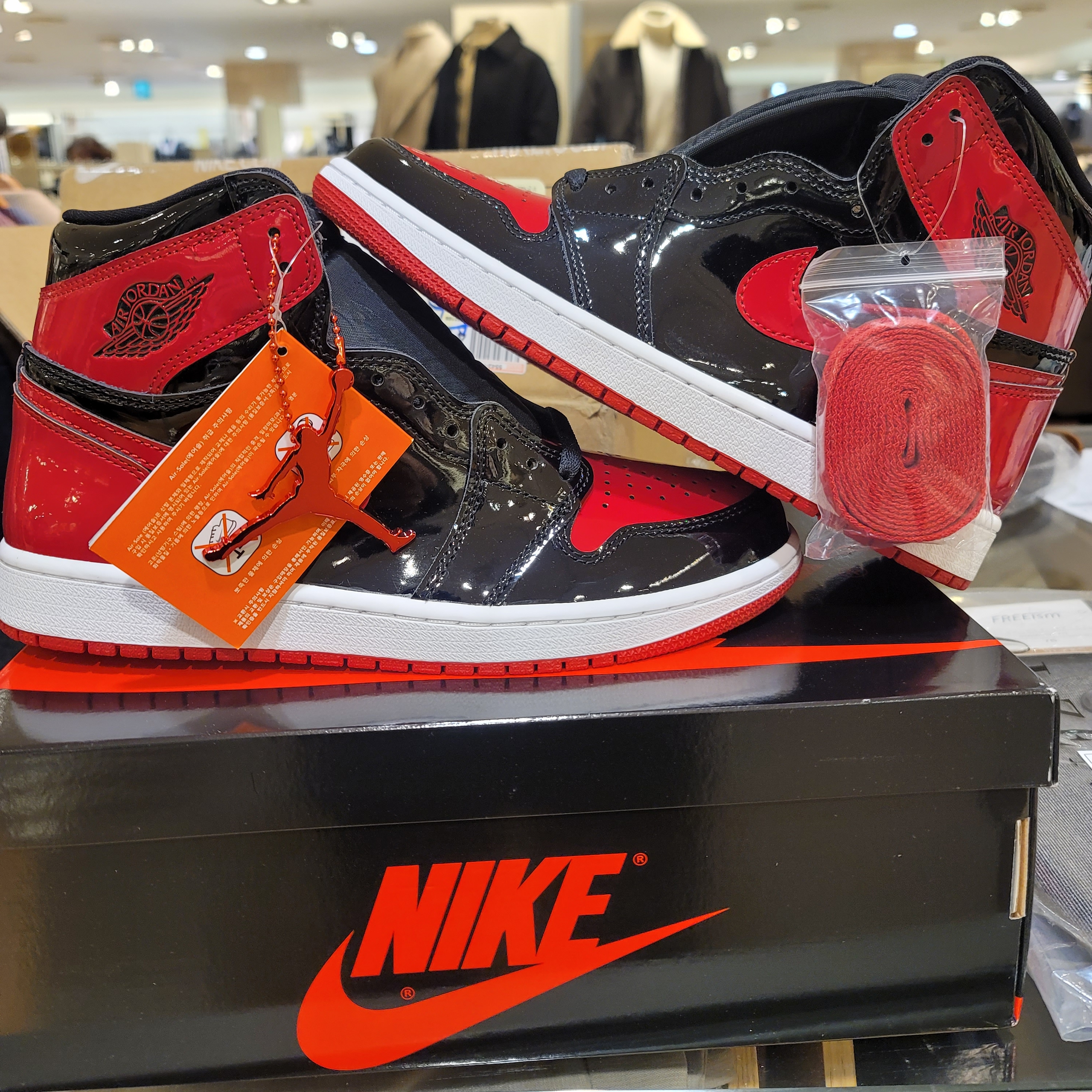 Jordan 1 Retro High OG Patent Bred 착용 스타일
