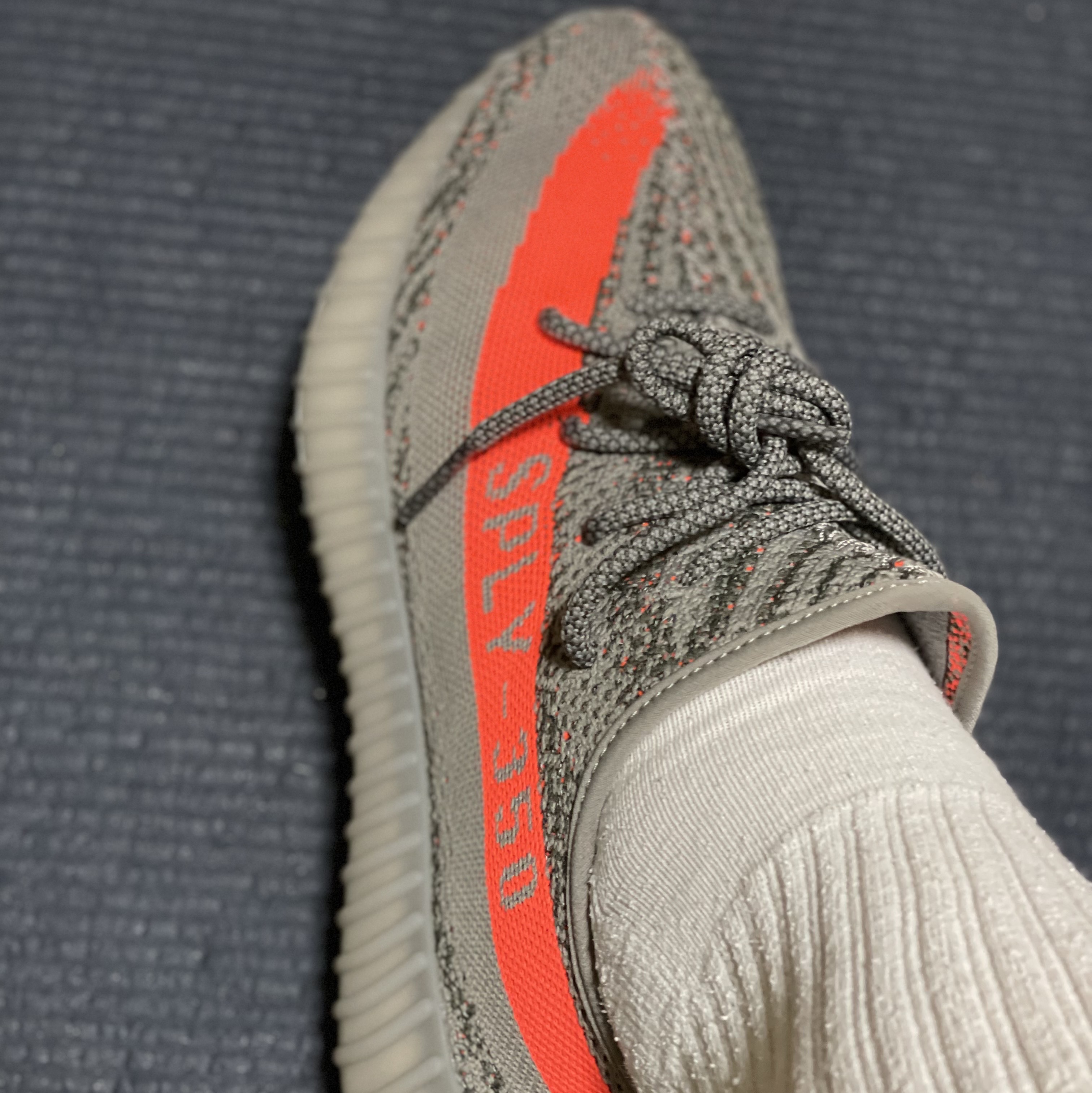 Adidas Yeezy Boost 350 V2 Beluga - Reflective, Adidas Yeezy Boost 350 V2 Blue Tint 2017 착용 스타일 - 2