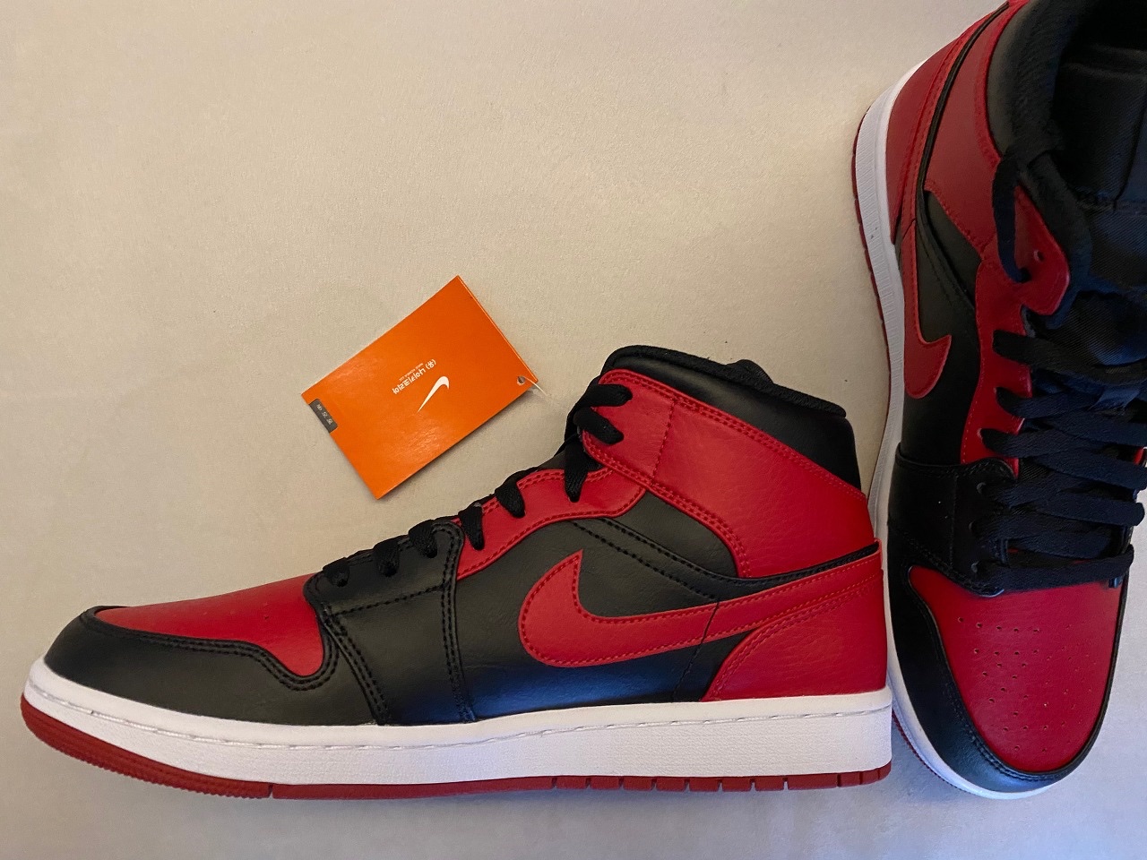Jordan 1 Mid Bred Banned 2020 착용 스타일 - 1