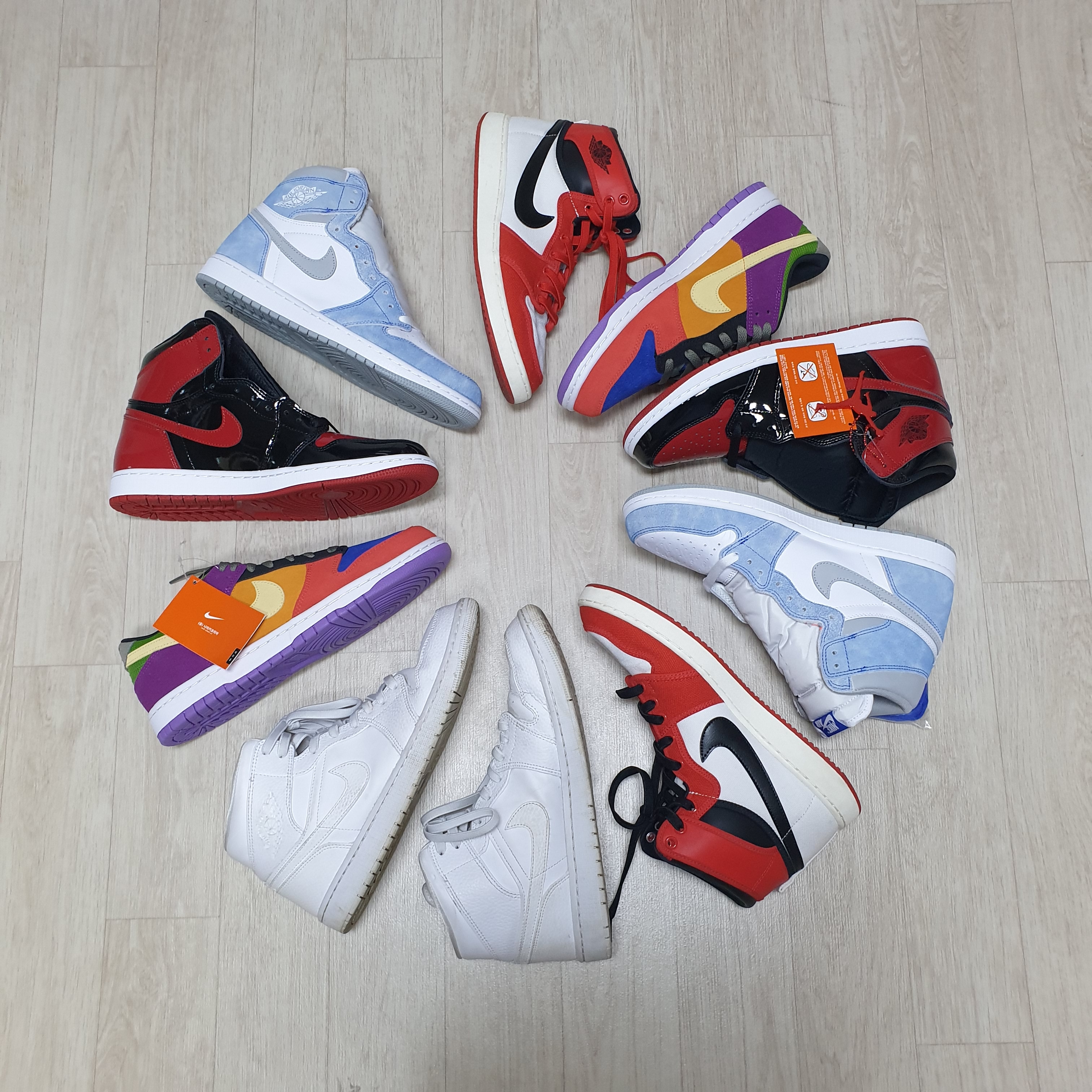 Nike Dunk Low SP Retro Viotech 2019, Jordan 1 Retro High OG Hyper Royal 착용 스타일 - 1