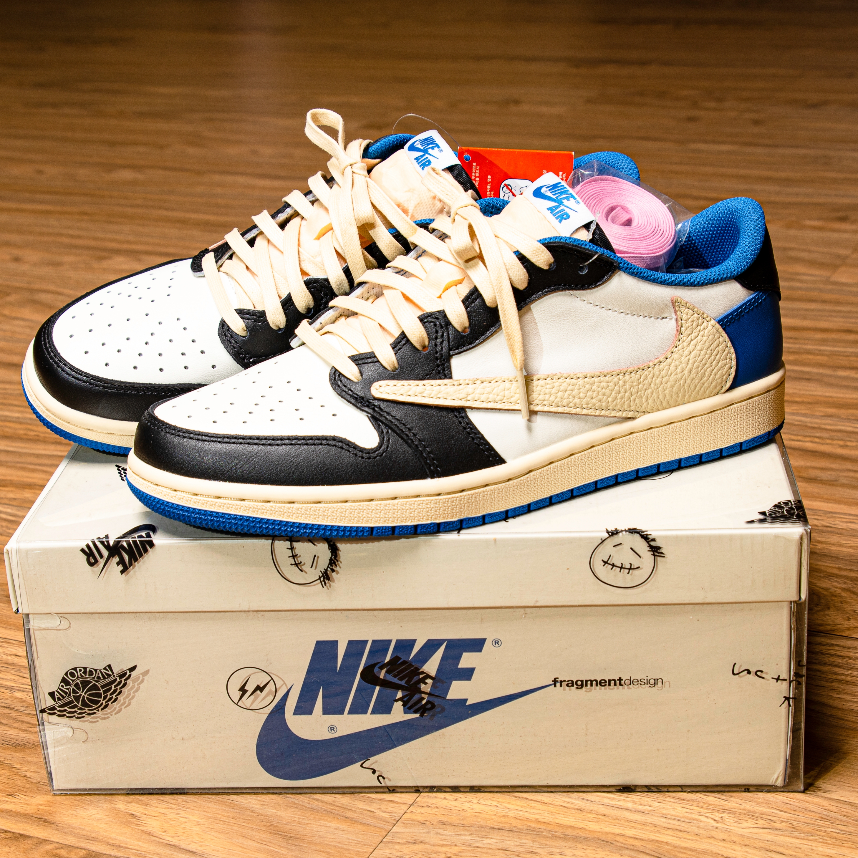 Jordan 1 x Travis Scott x Fragment Retro Low OG SP Military Blue 착용 스타일