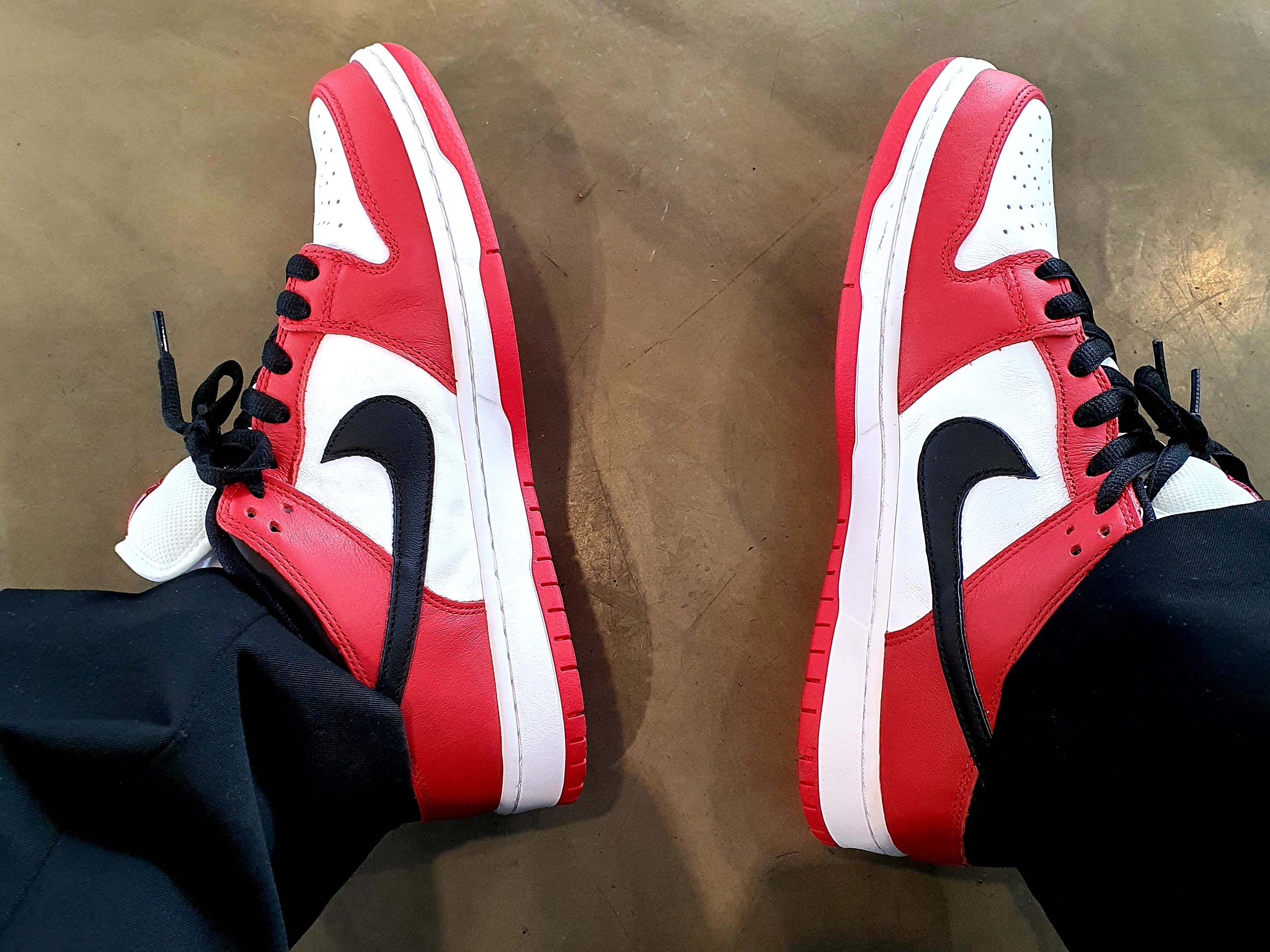 Nike SB Dunk Low Pro Chicago 착용 스타일 - 1