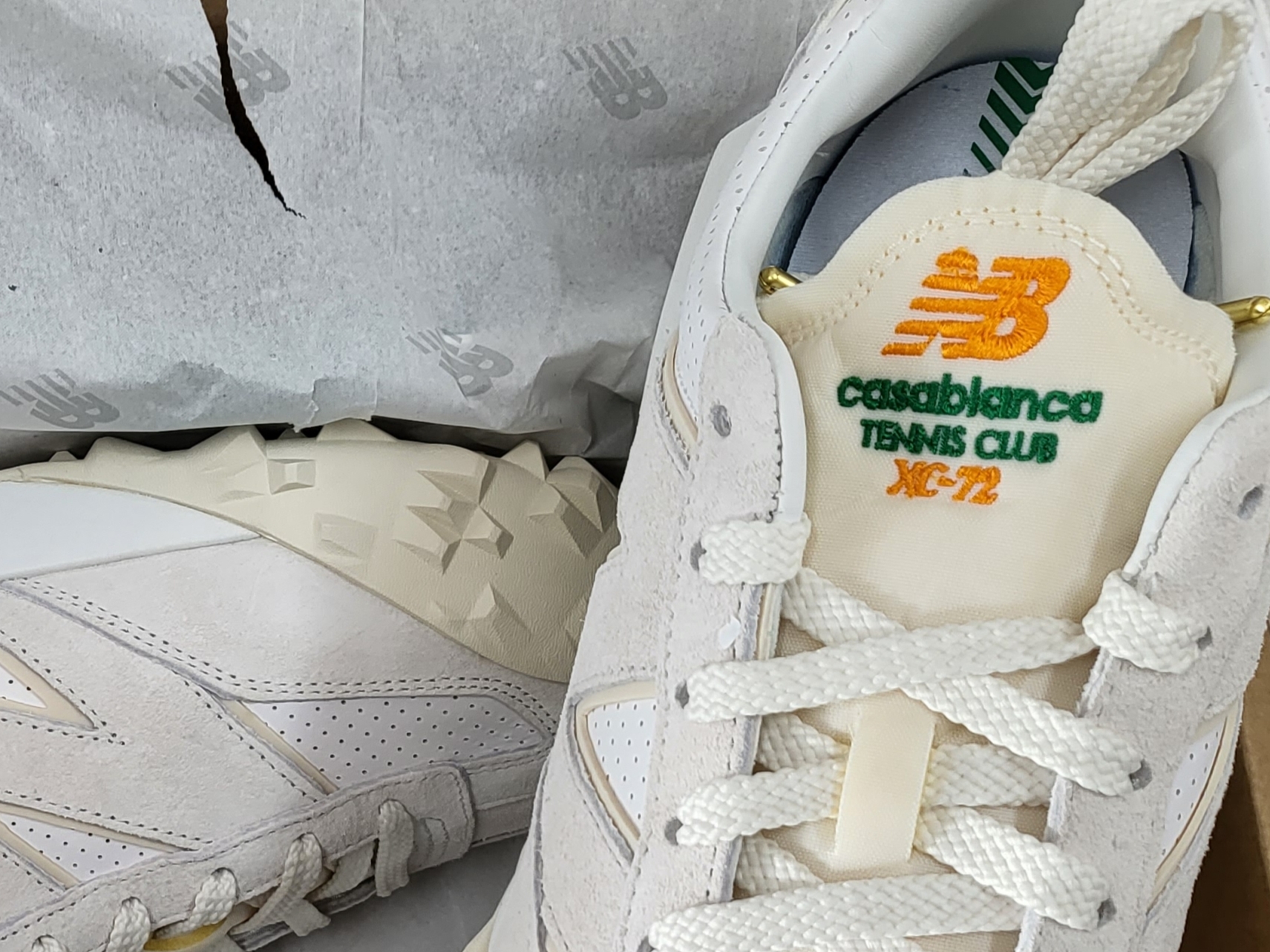 New Balance x Casablanca XC-72 Marshmallow Brilliant White 착용 스타일 - 2