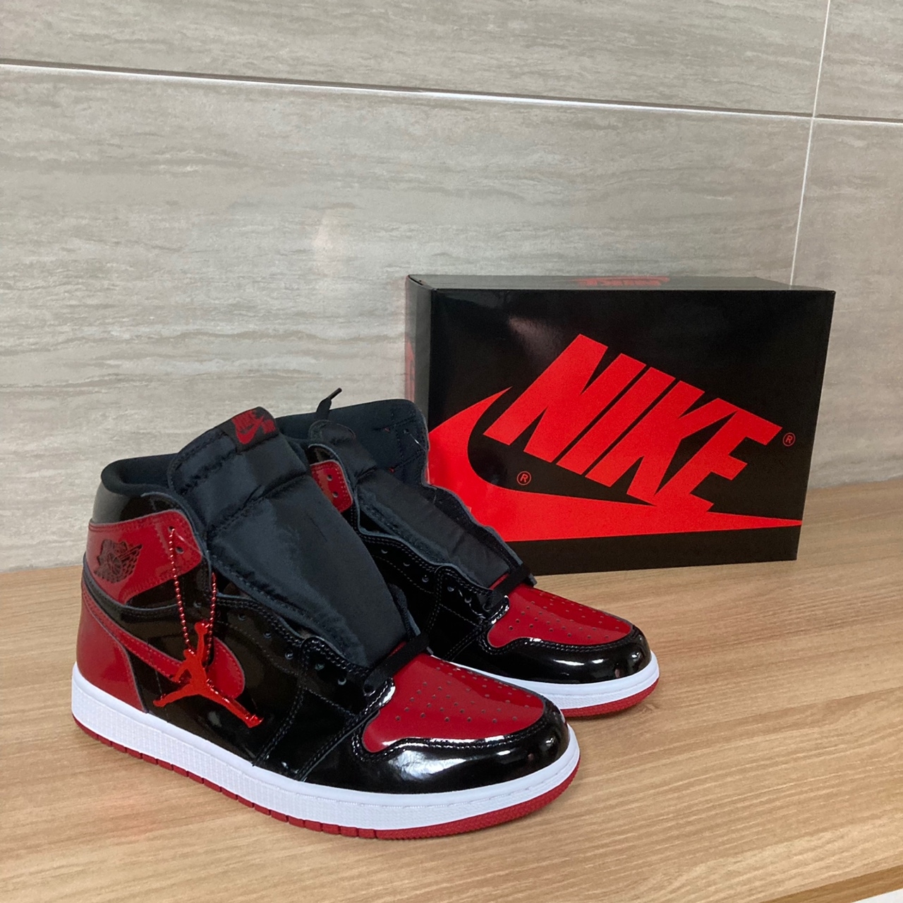 Jordan 1 Retro High OG Patent Bred 착용 스타일 - 2