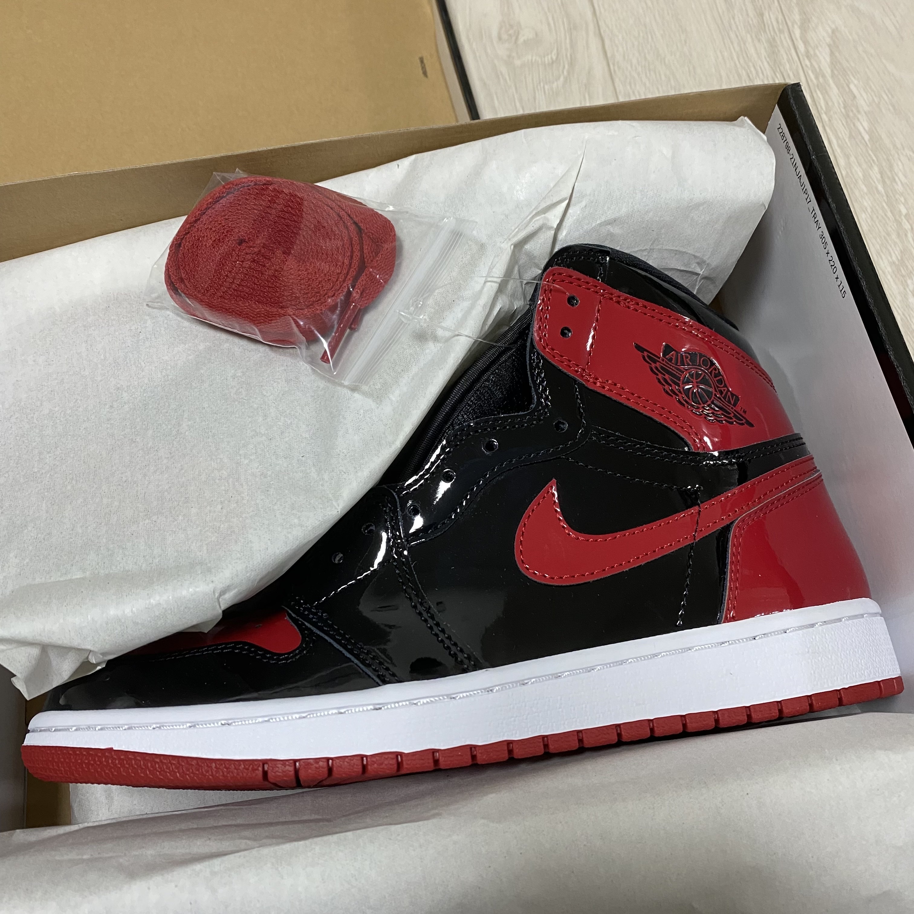 Jordan 1 Retro High OG Patent Bred 착용 스타일 - 2