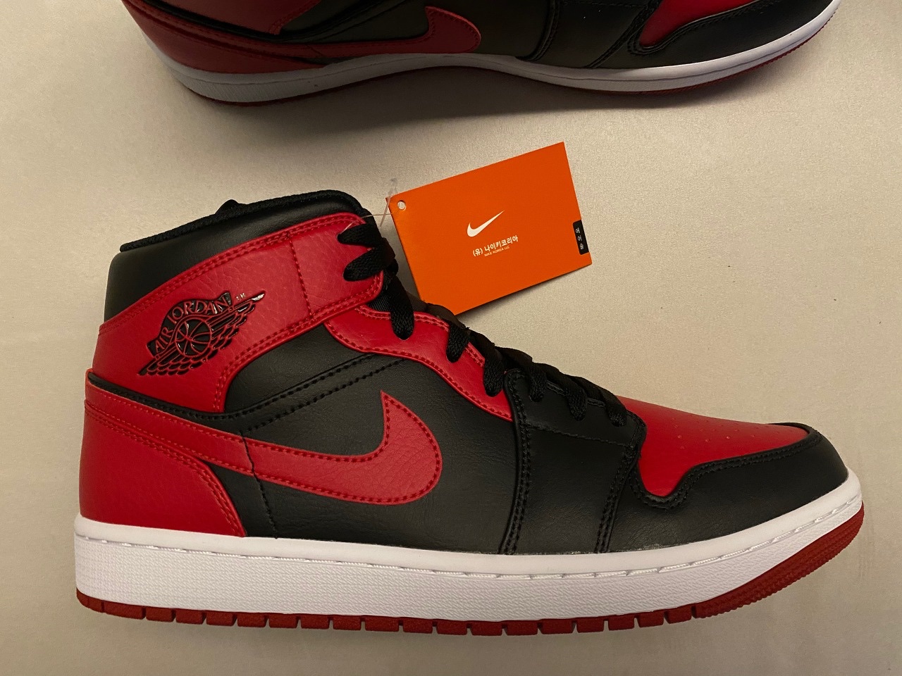 Jordan 1 Mid Bred Banned 2020 착용 스타일 - 2