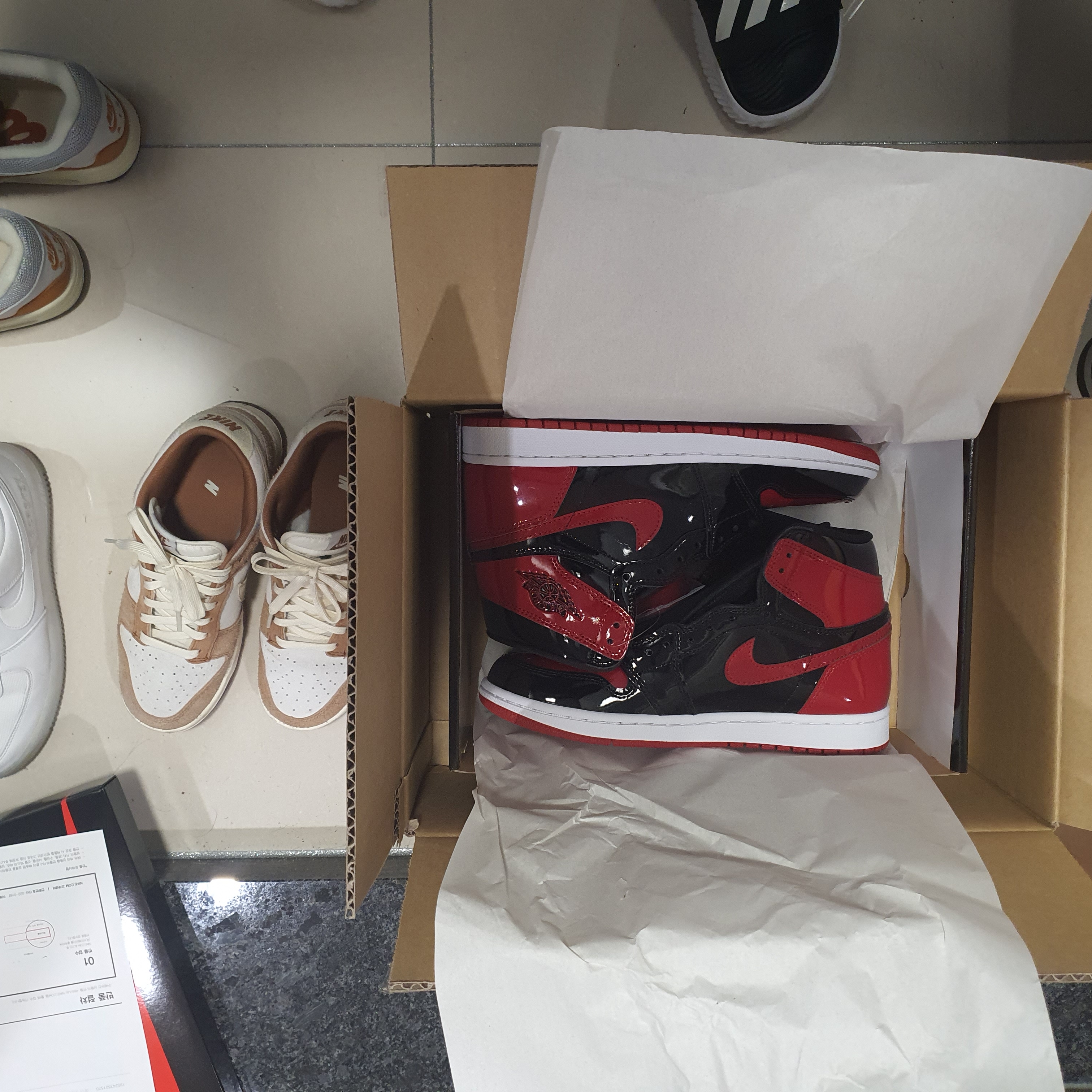 Jordan 1 Retro High OG Patent Bred 착용 스타일 - 1