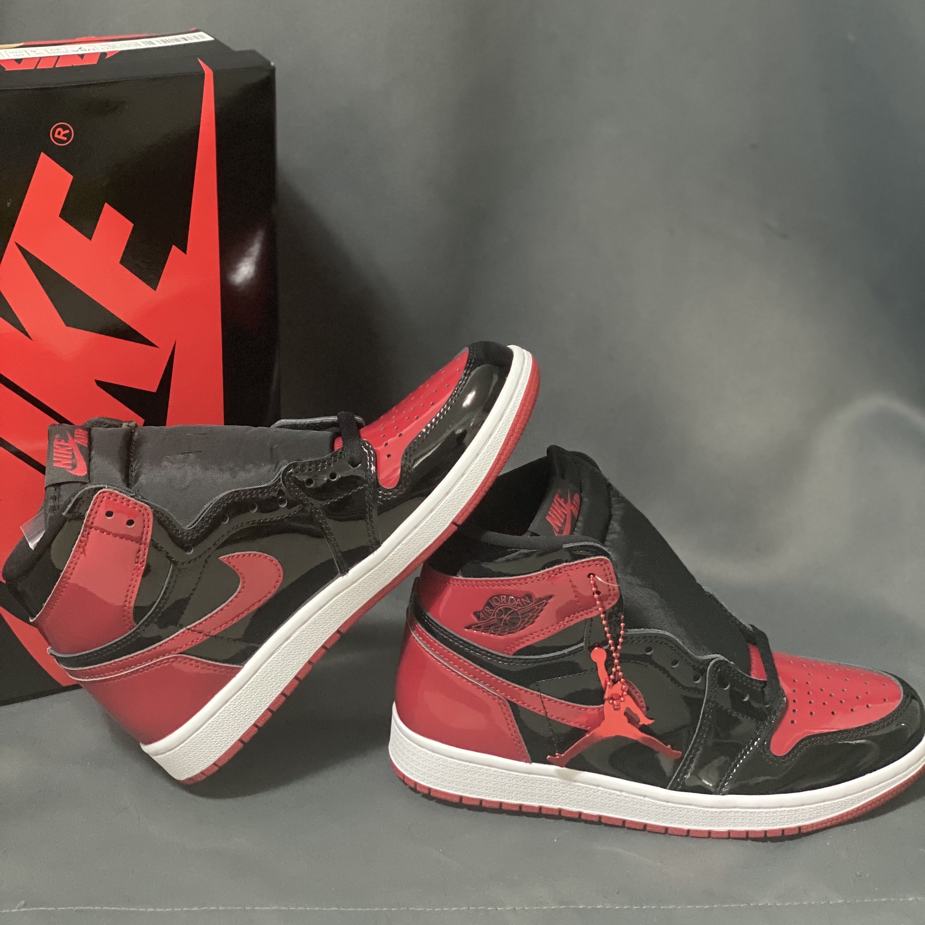 Jordan 1 Retro High OG Patent Bred 착용 스타일 - 3