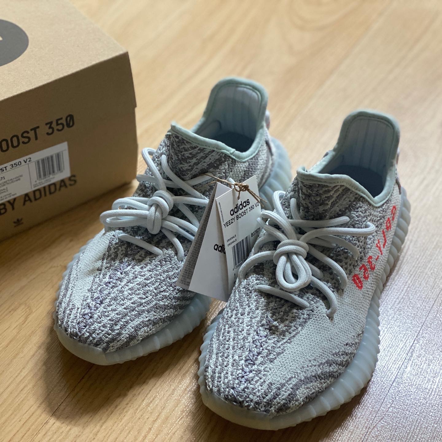 Adidas Yeezy Boost 350 V2 Blue Tint 2017 착용 스타일