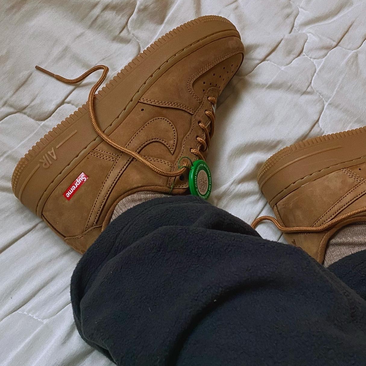 Nike x Supreme Air Force 1 Low Flax 착용 스타일 - 2