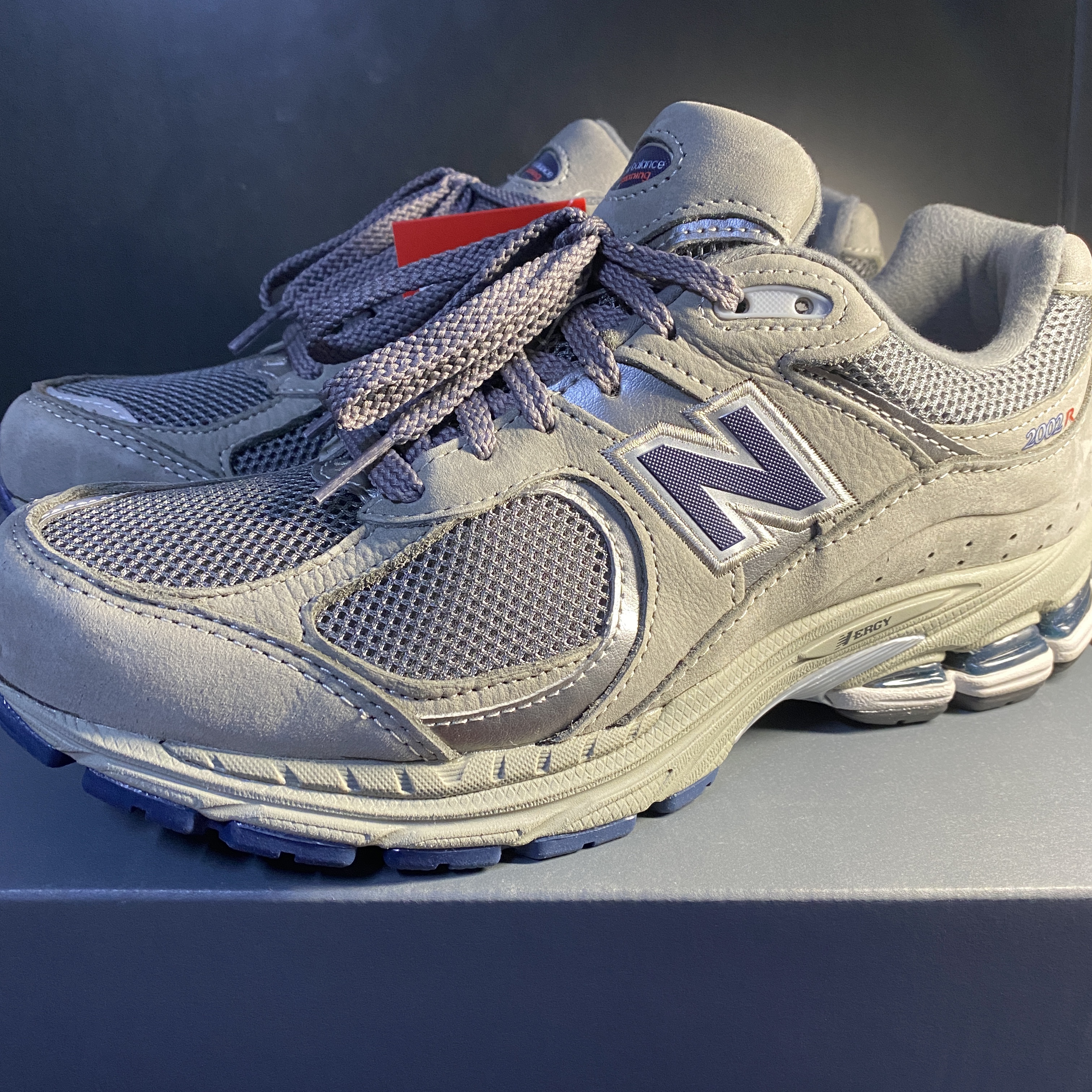 New Balance 2002R Gray 착용 스타일 - 1