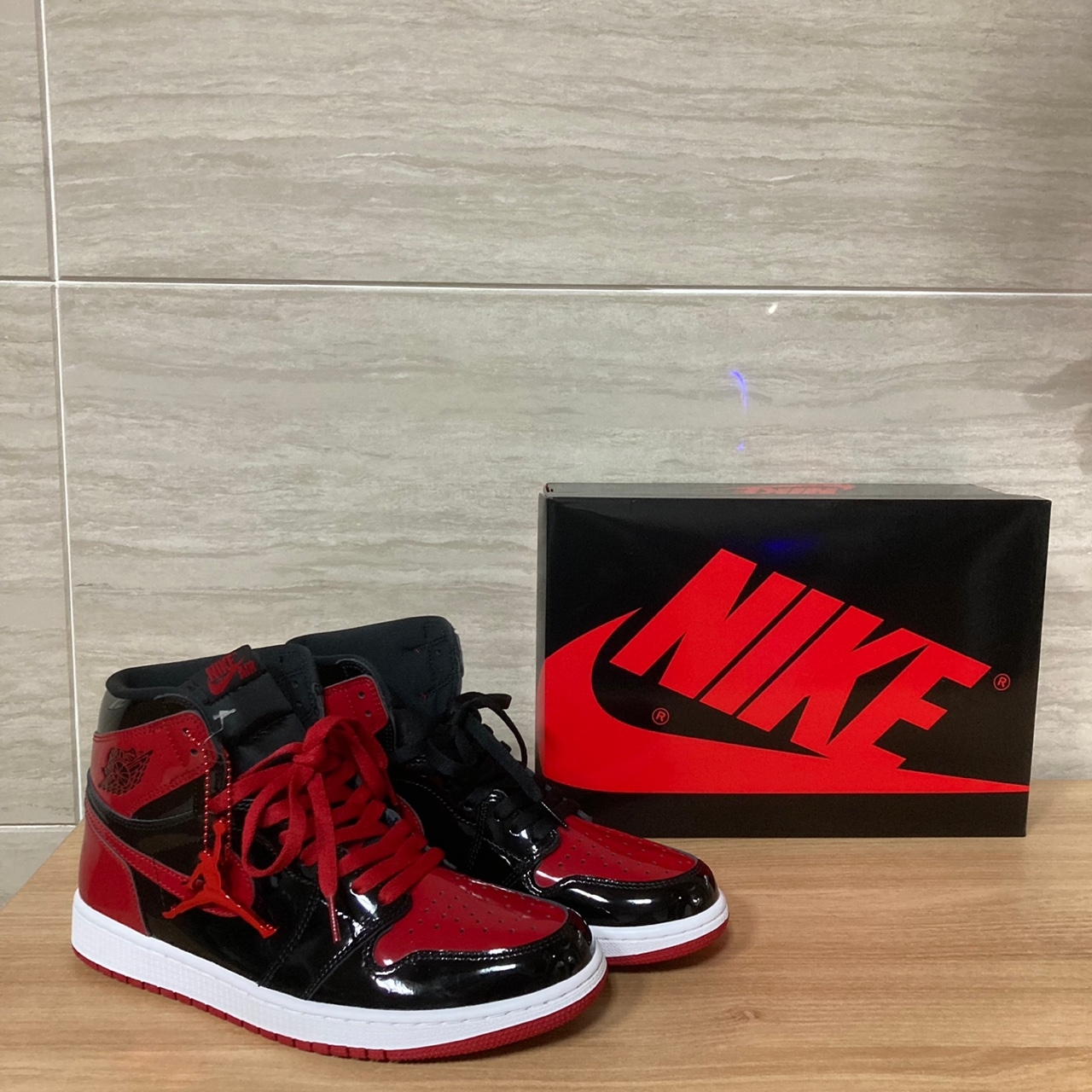 Jordan 1 Retro High OG Patent Bred 착용 스타일 - 1