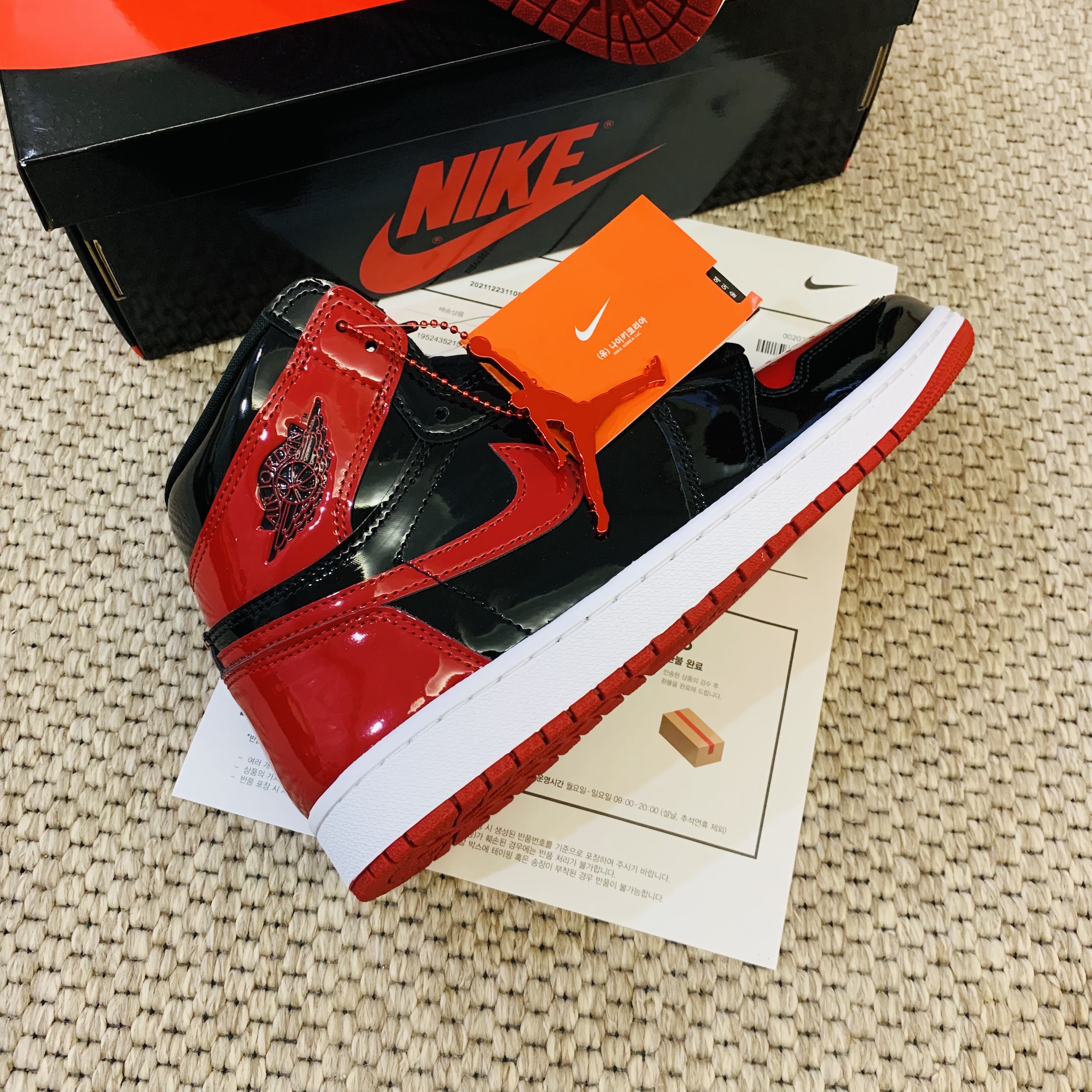 Jordan 1 Retro High OG Patent Bred 착용 스타일 - 2