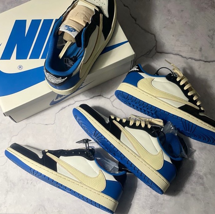 Jordan 1 x Travis Scott x Fragment Retro Low OG SP Military Blue 착용 스타일 - 1