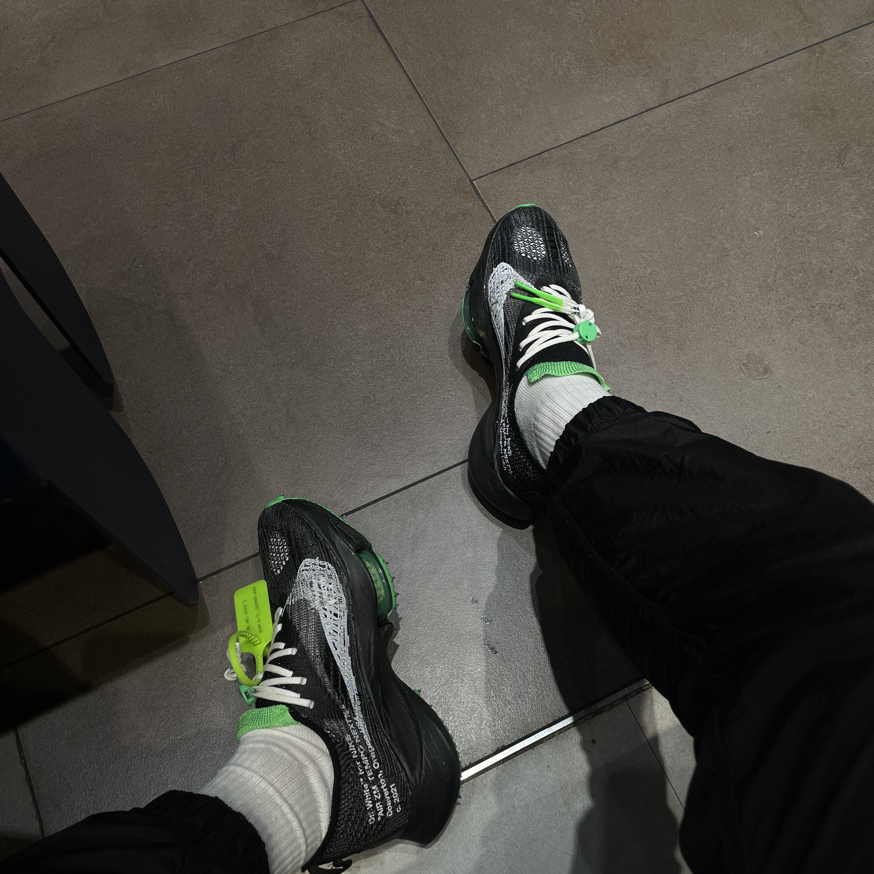Nike x Off-White Air Zoom Tempo Next% Black, Stone Island 30203 Cargo Pants 5 Pockets Black - 21SS 착용 스타일
