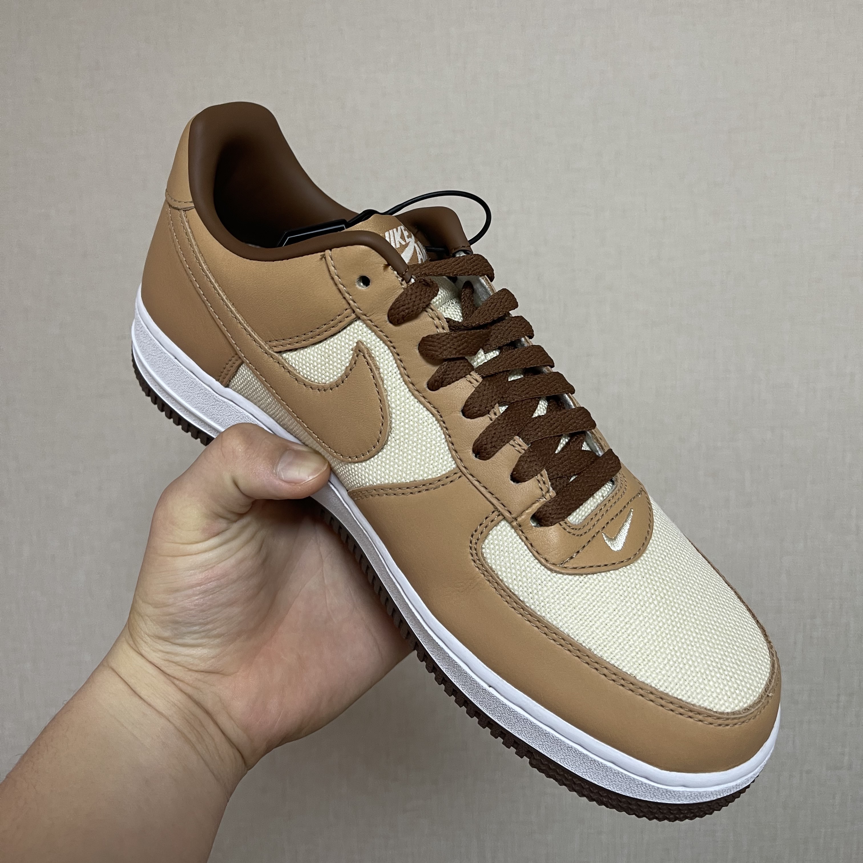 Nike Air Force 1 Low QS Acorn 2021 착용 스타일 - 2