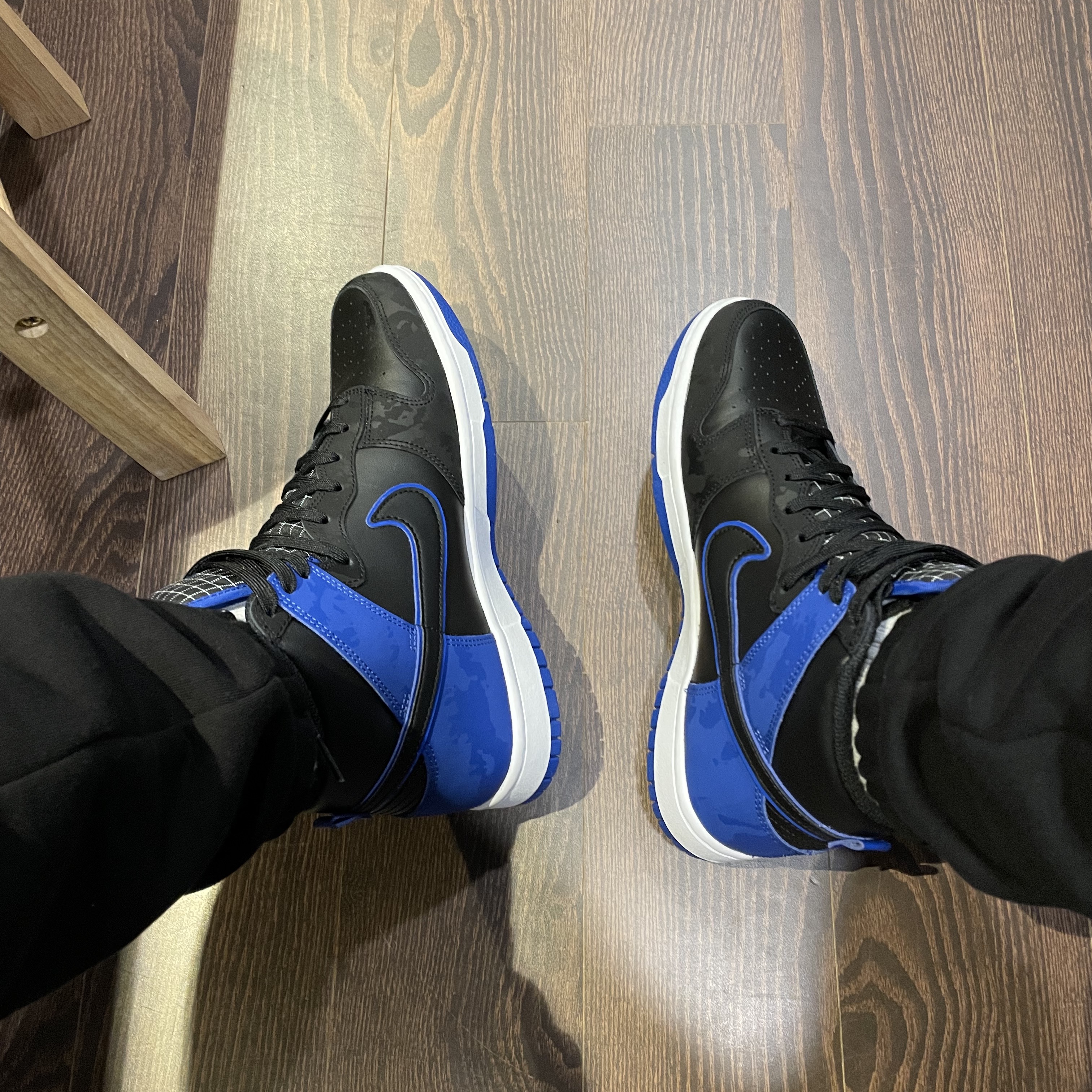 Nike Dunk High Retro SE Camo Black Royal 착용 스타일