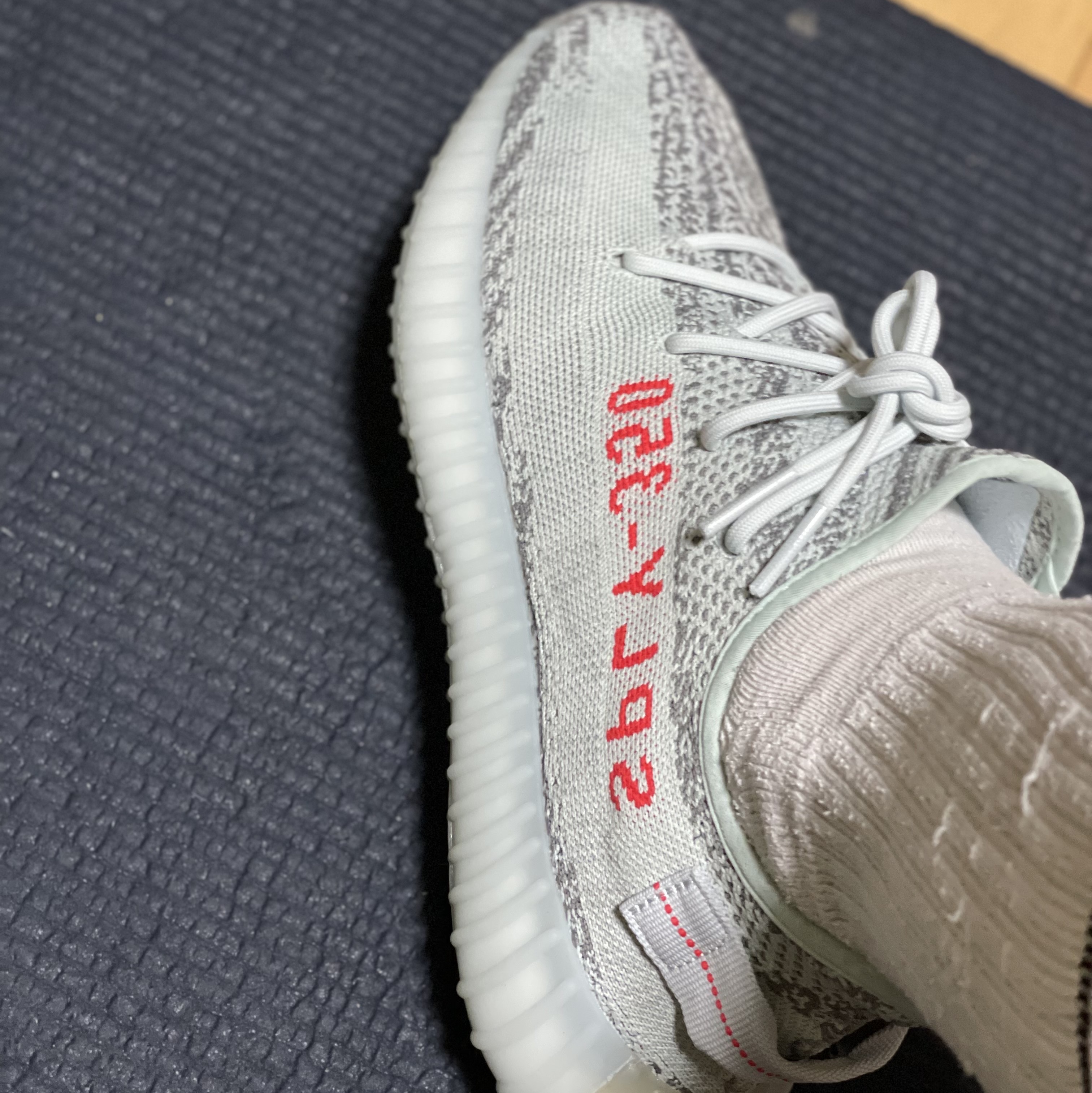 Adidas Yeezy Boost 350 V2 Beluga - Reflective, Adidas Yeezy Boost 350 V2 Blue Tint 2017 착용 스타일 - 3