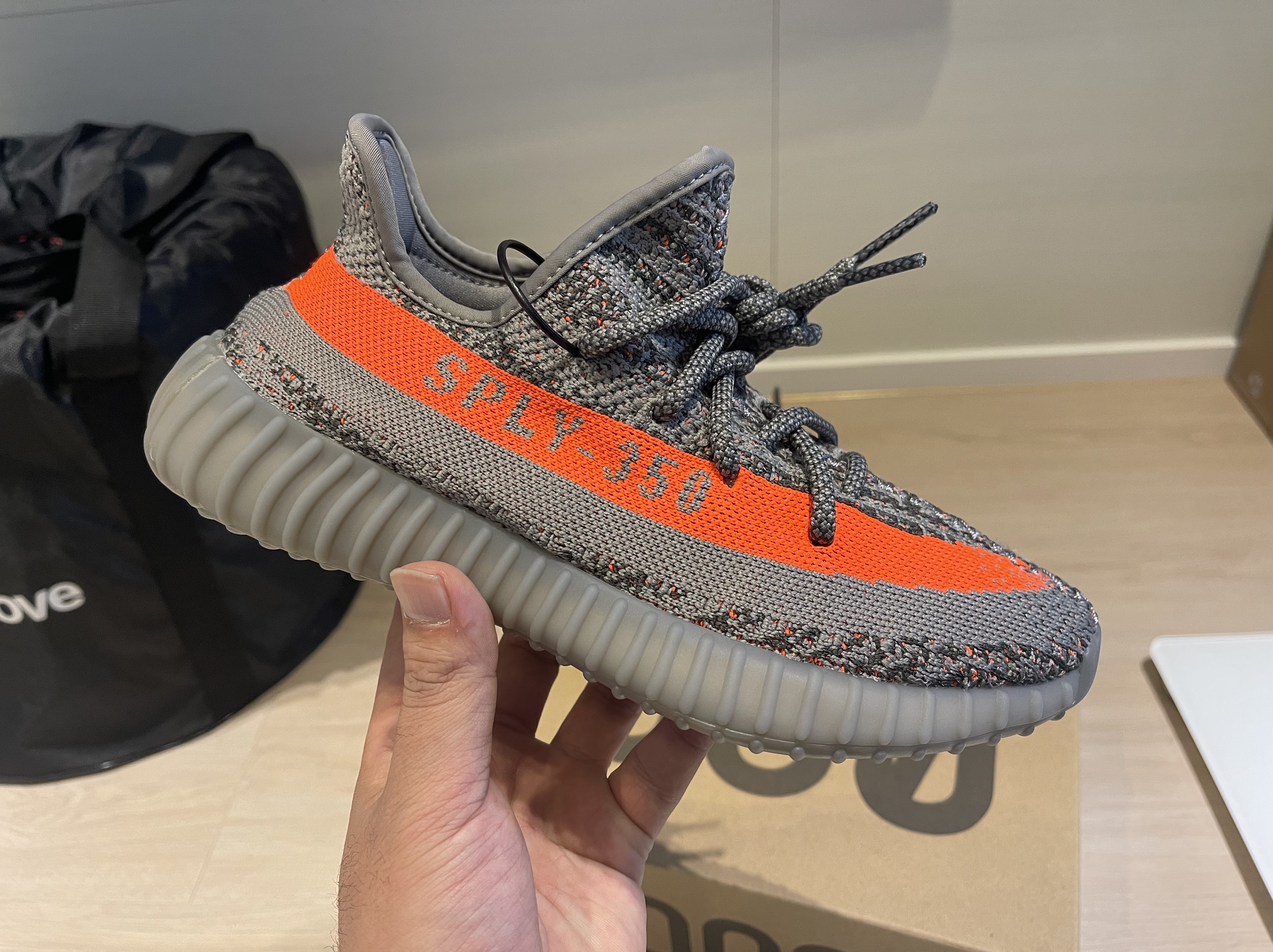 Adidas Yeezy Boost 350 V2 Beluga - Reflective 착용 스타일 - 2