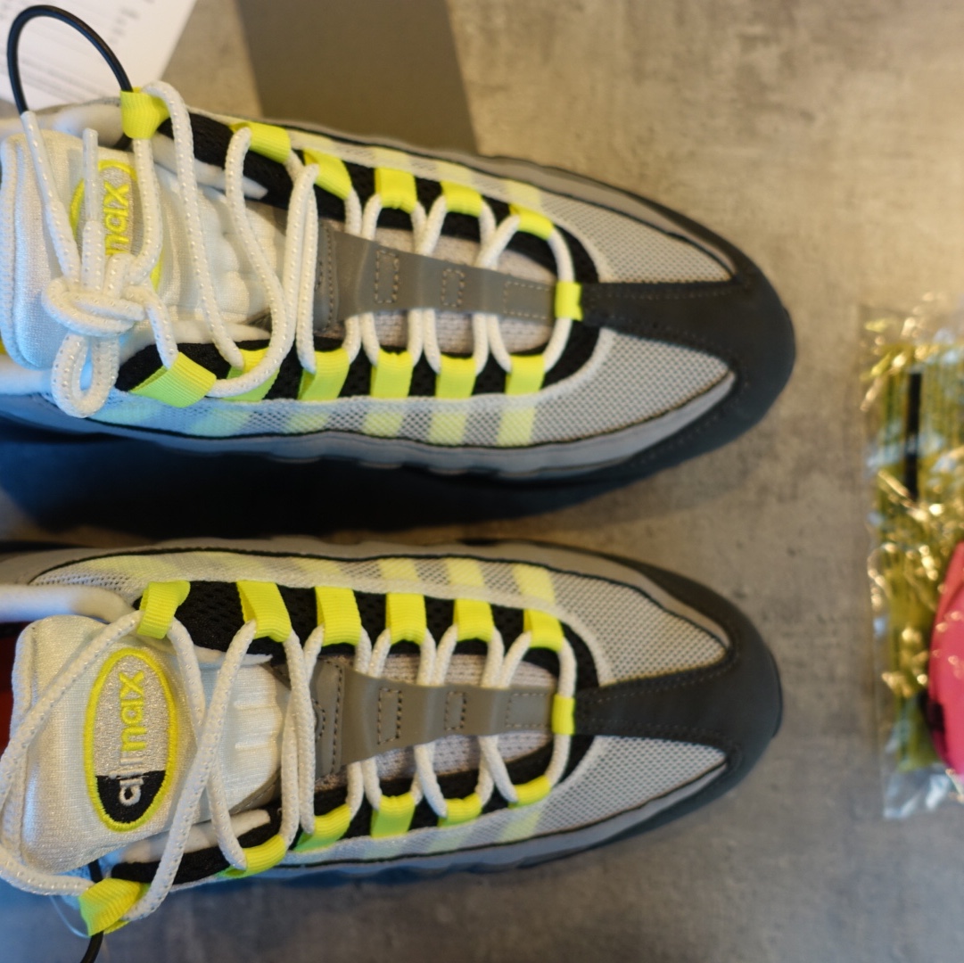 Nike Air Max 95 OG Neon Yellow 2020 착용 스타일 - 3