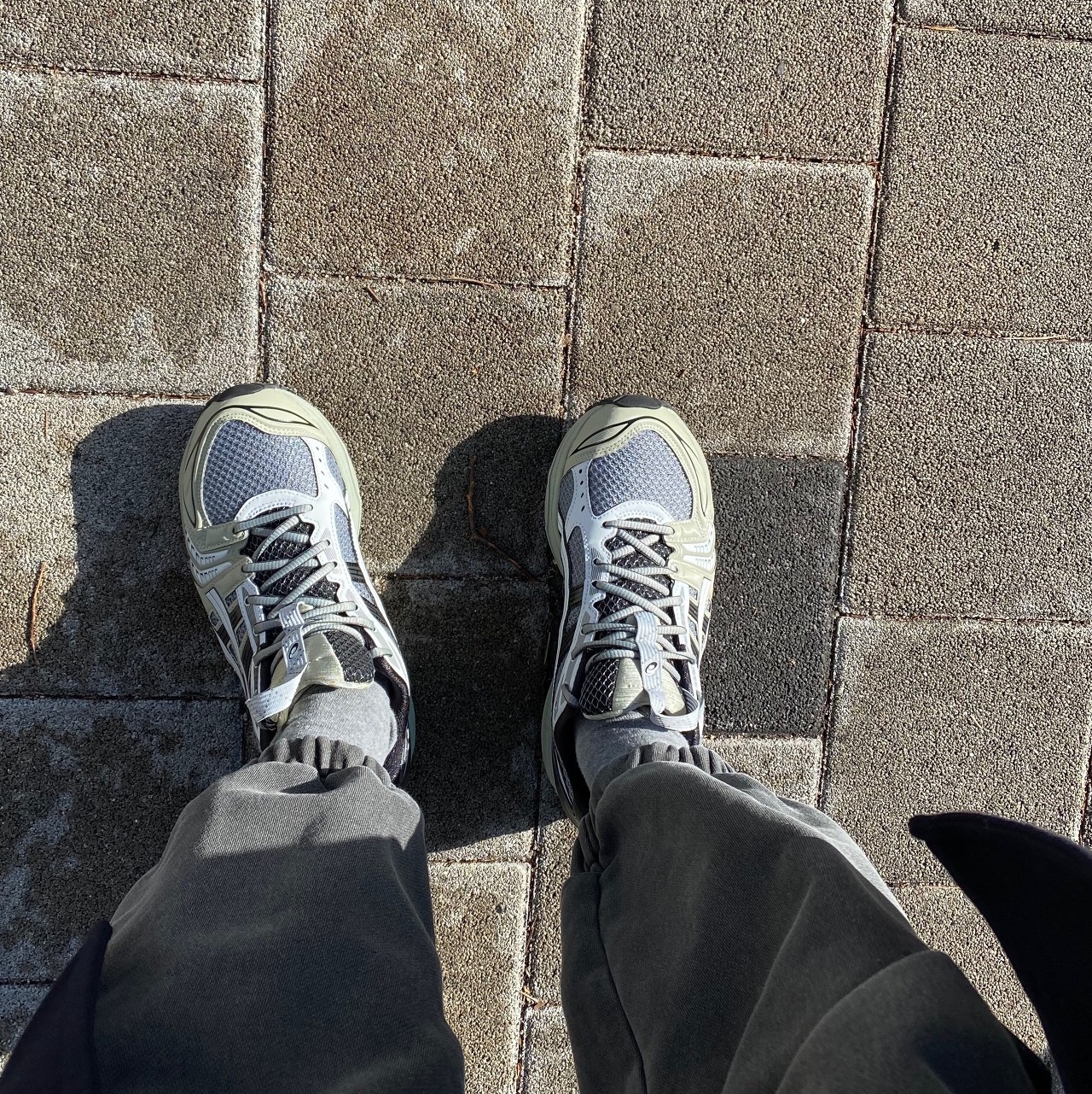 Asics UB1-S Gel-Kayano 14 Piedmont Grey 착용 스타일 - 1