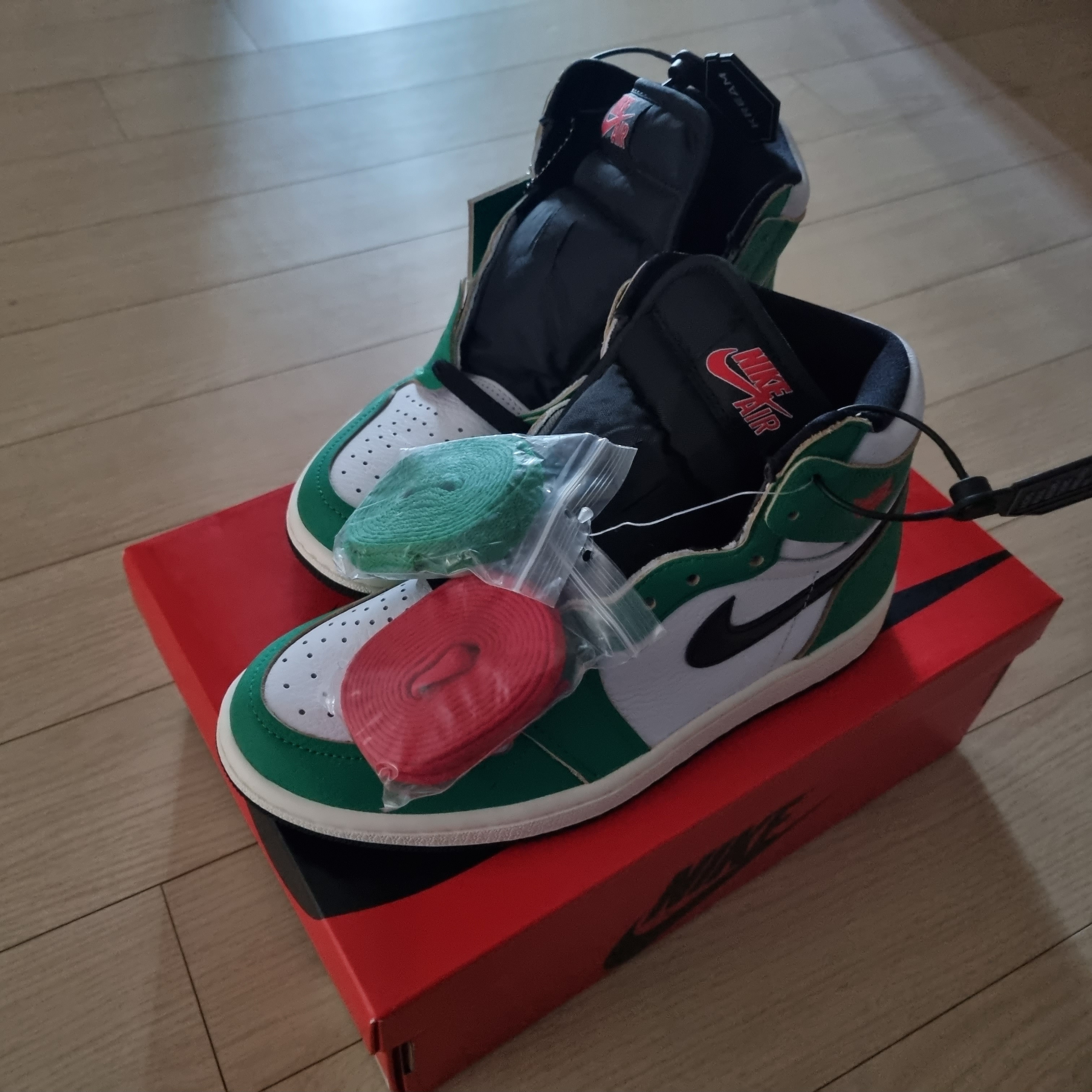 (W) Jordan 1 Retro High OG Lucky Green 착용 스타일 - 4