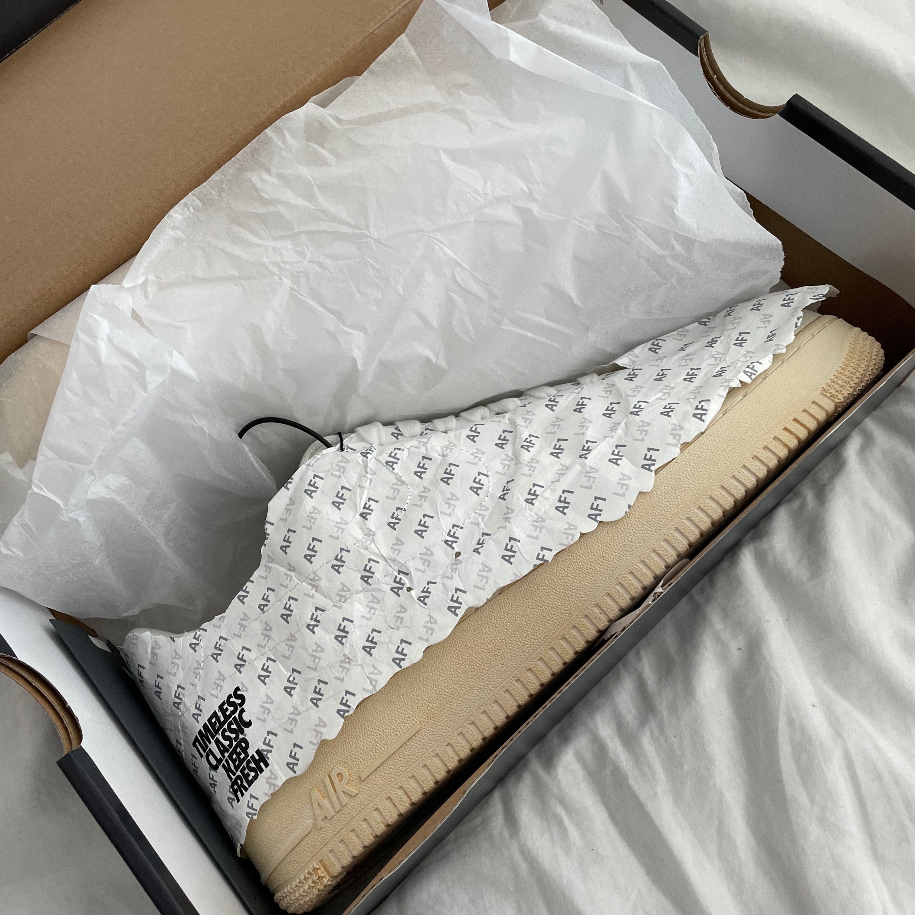 Nike Air Force 1 '07 LV8 Timeless Classic 착용 스타일 - 2