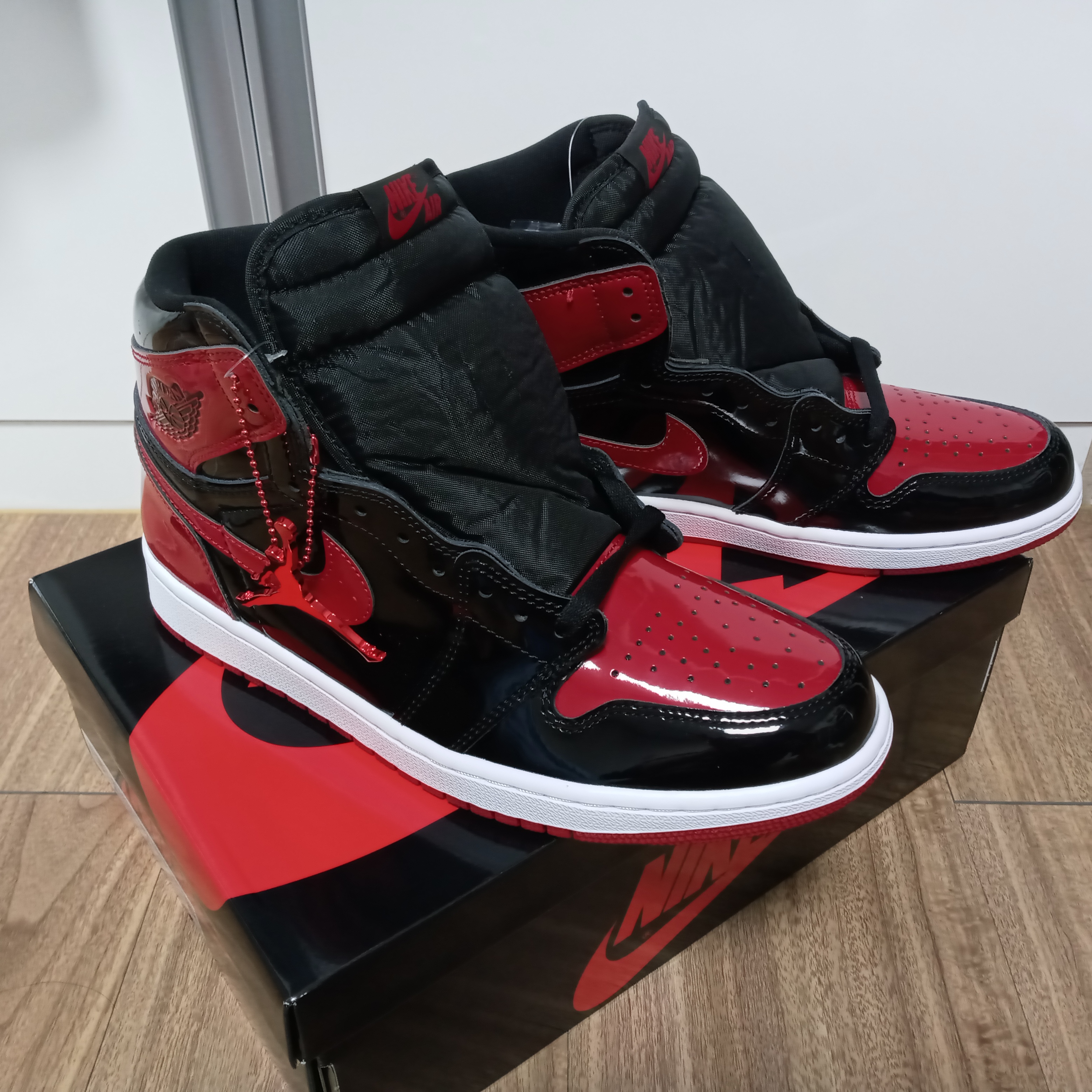 Jordan 1 Retro High OG Patent Bred 착용 스타일 - 1