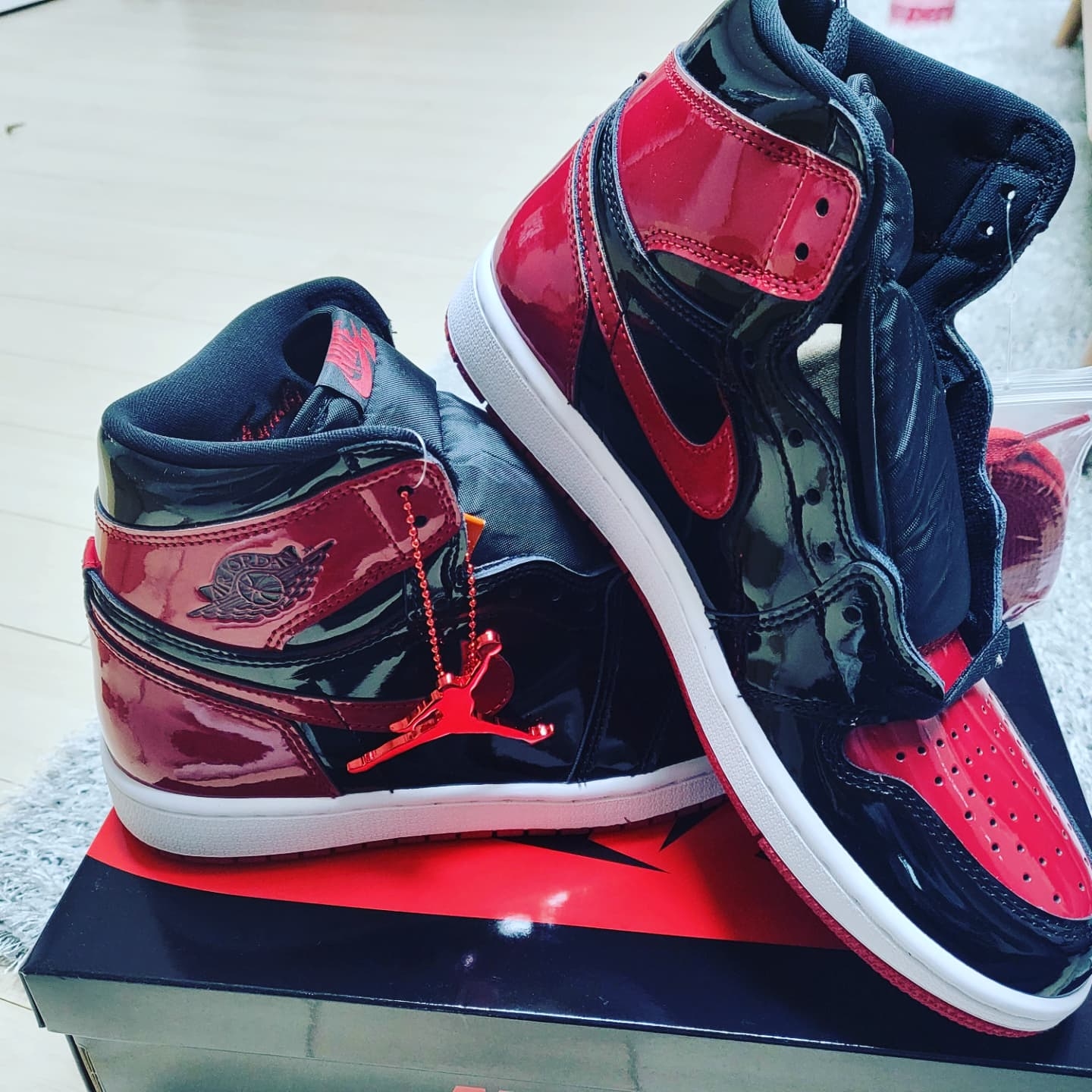 Jordan 1 Retro High OG Patent Bred 착용 스타일 - 2