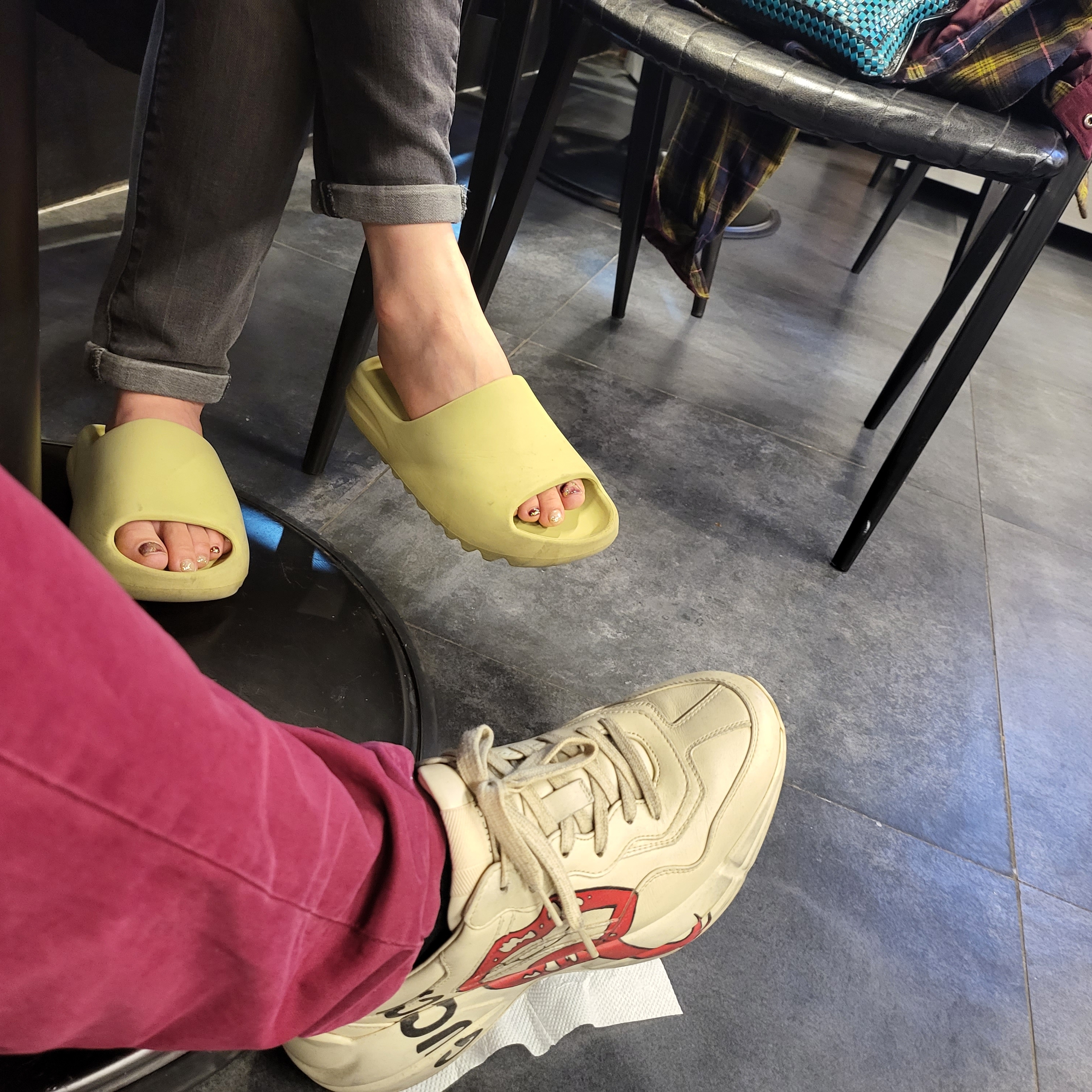 Gucci Rhyton Leather Sneakers Mouth, Adidas Yeezy Slide Resin 착용 스타일