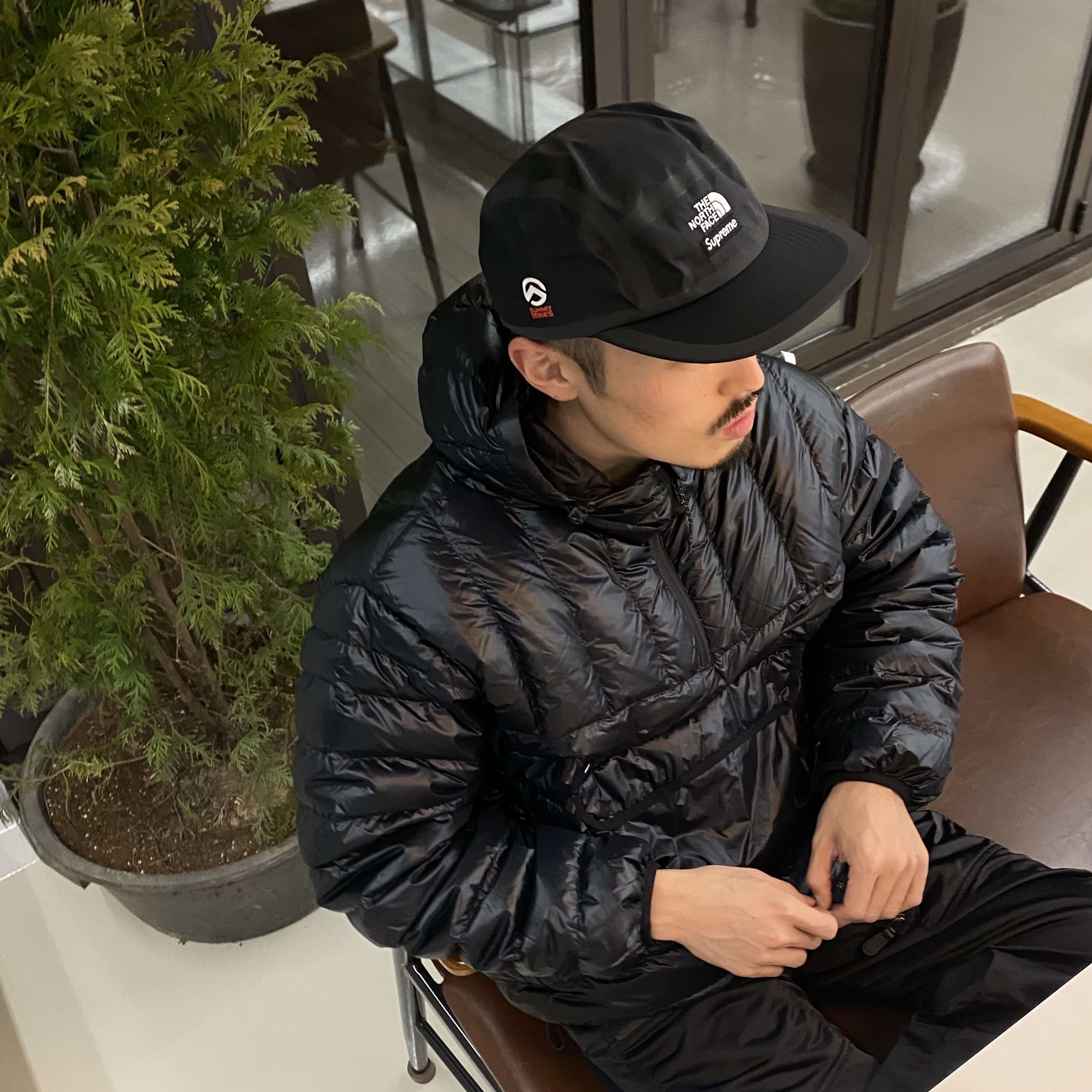 Supreme x The North Face Summit Series Outer Tape Seam Camp Cap Black - 21SS, Nike x Sean Cliver SB Dunk Low Holiday Special 착용 스타일 - 2
