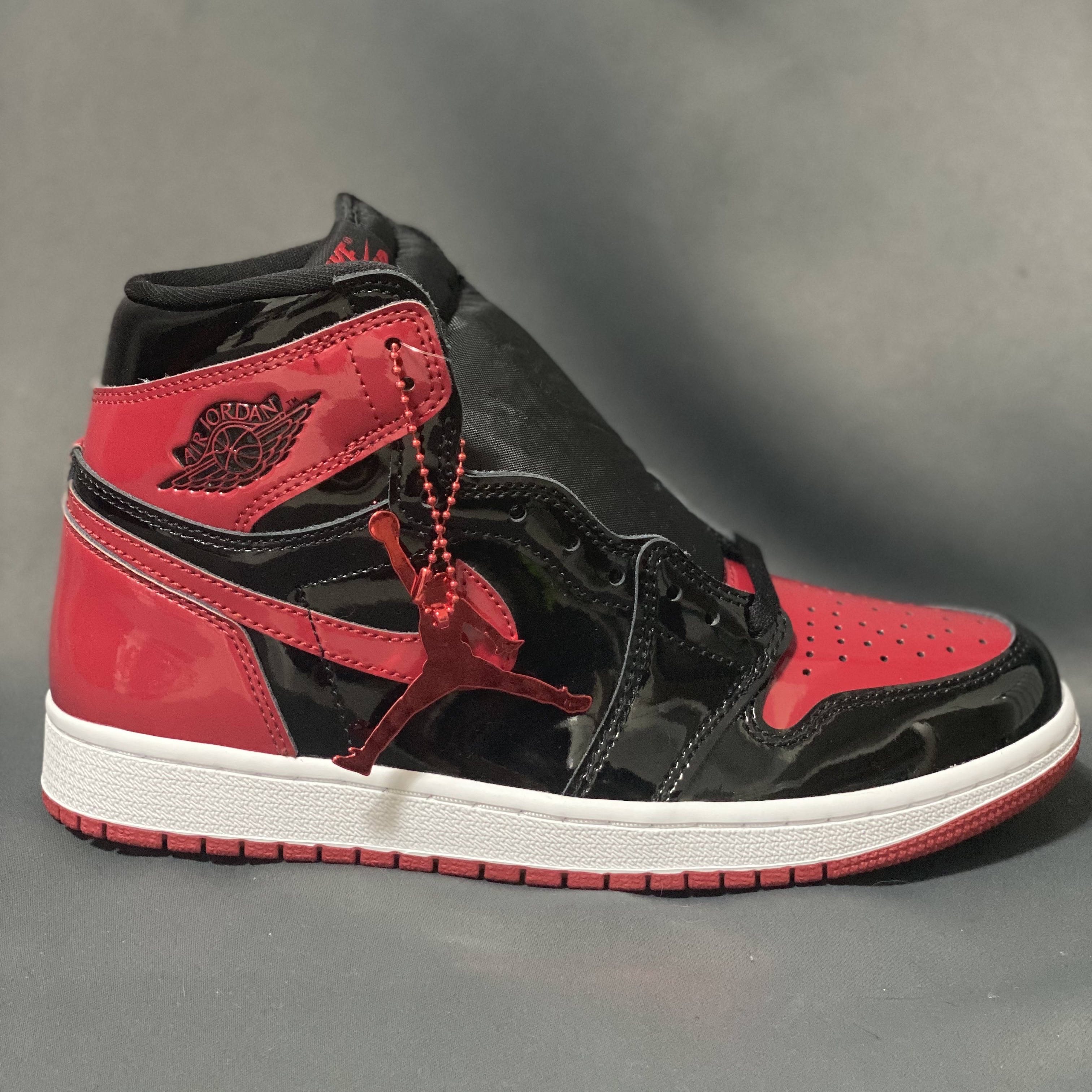 Jordan 1 Retro High OG Patent Bred 착용 스타일 - 1