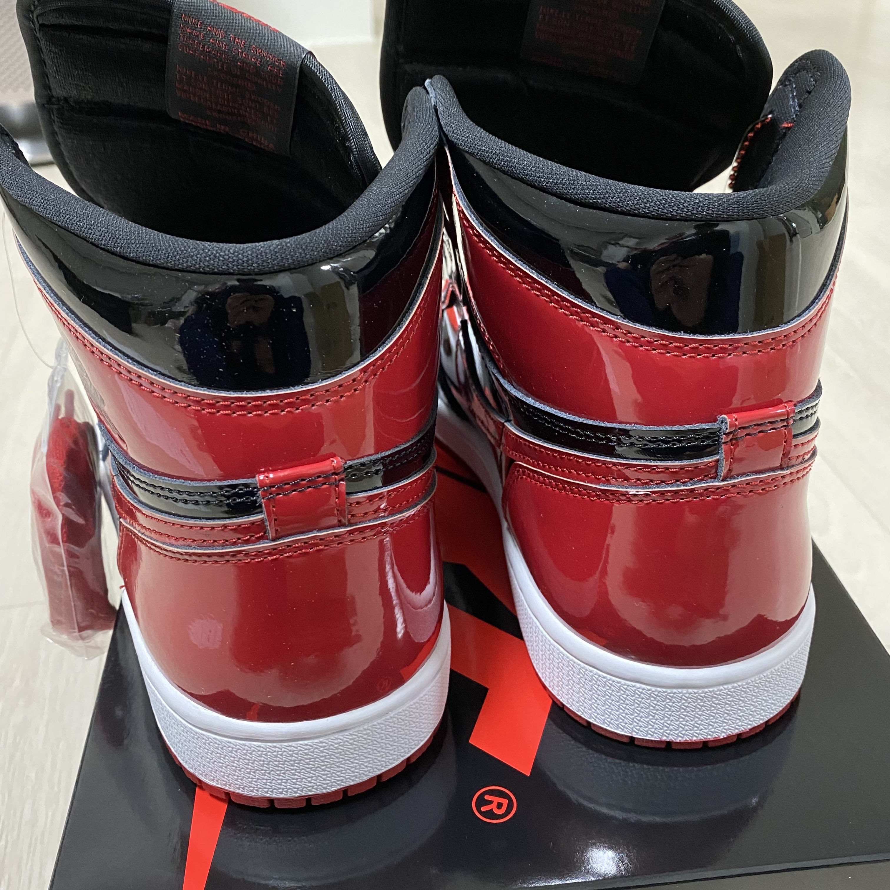 Jordan 1 Retro High OG Patent Bred 착용 스타일 - 4