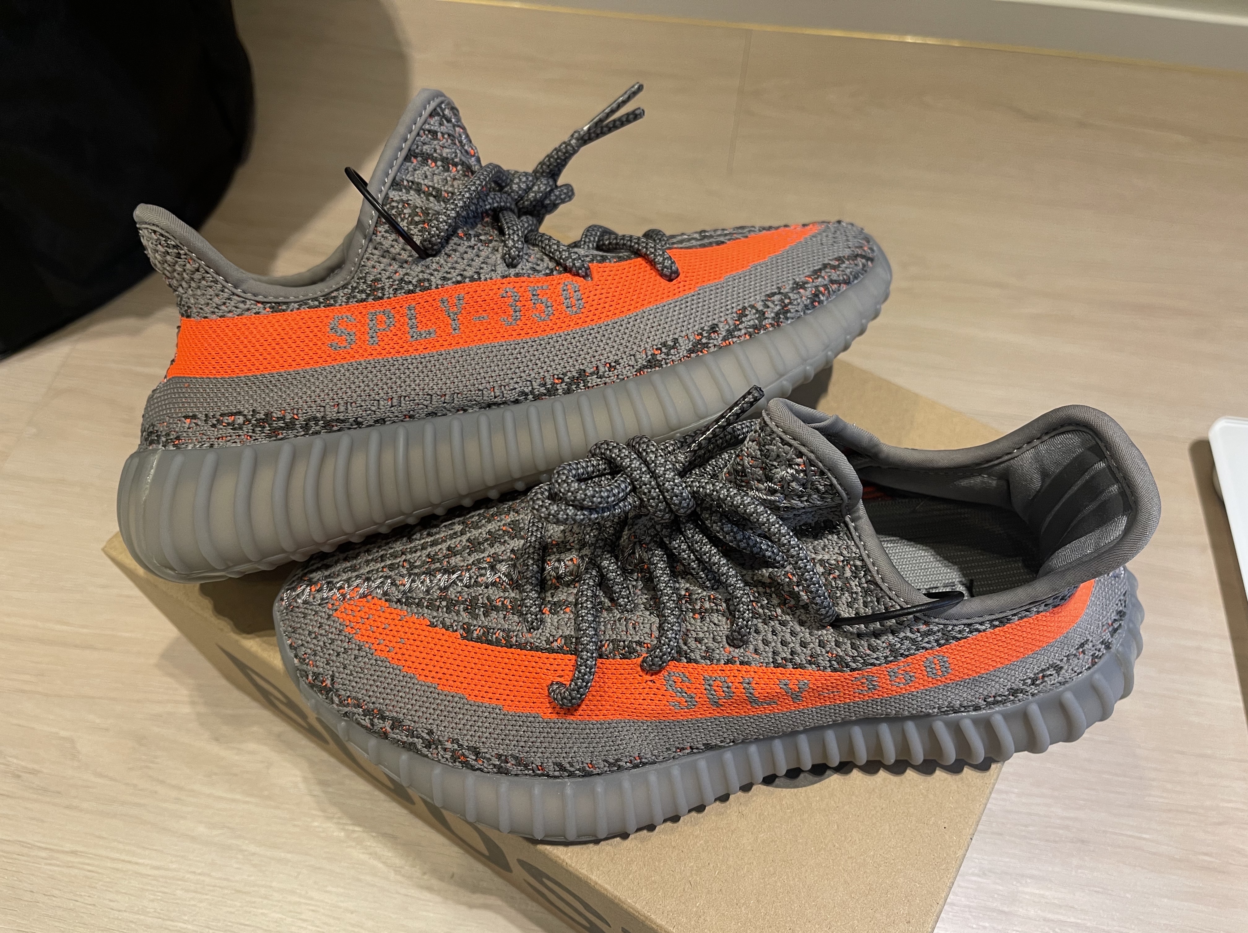 Adidas Yeezy Boost 350 V2 Beluga - Reflective 착용 스타일 - 3