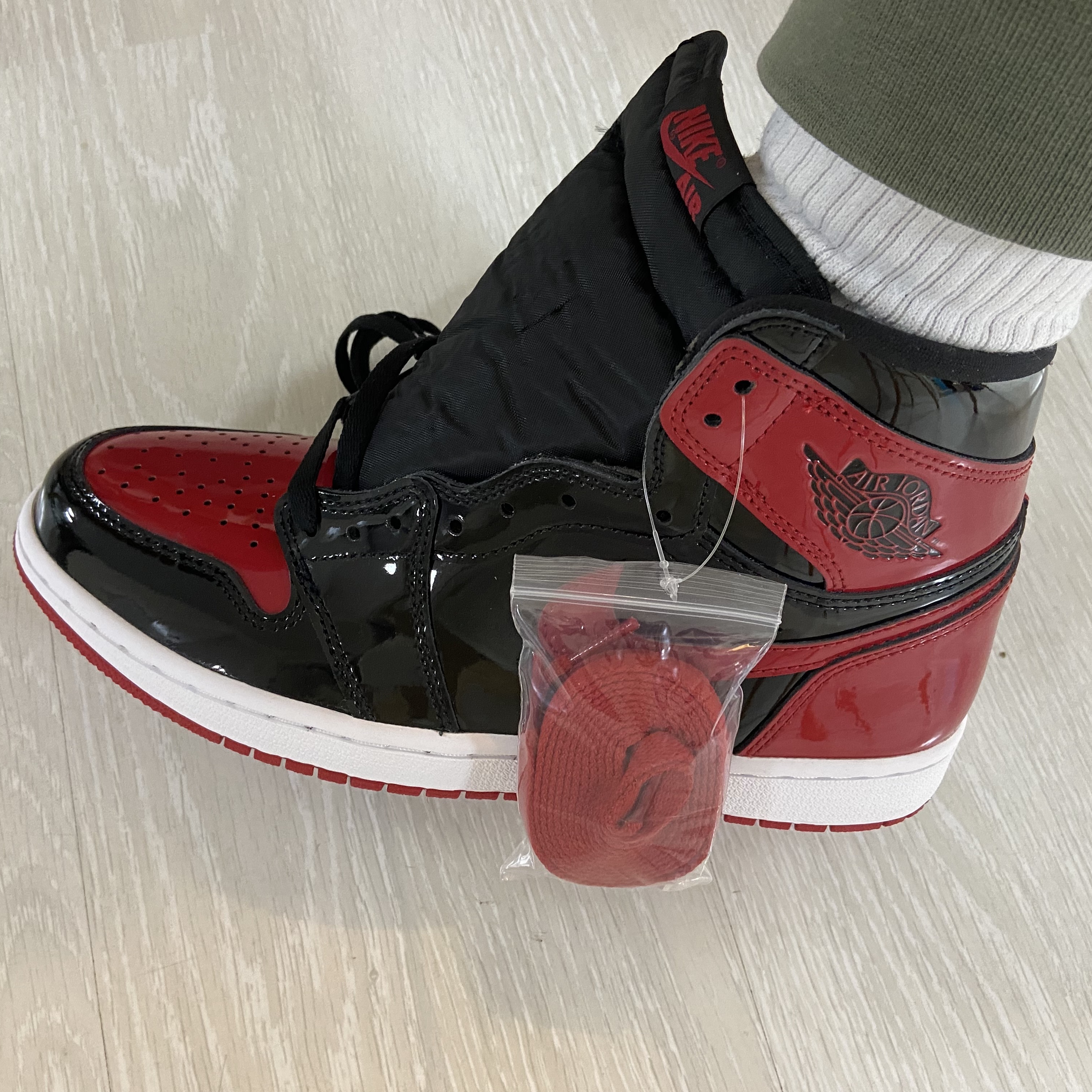 Jordan 1 Retro High OG Patent Bred 착용 스타일 - 2